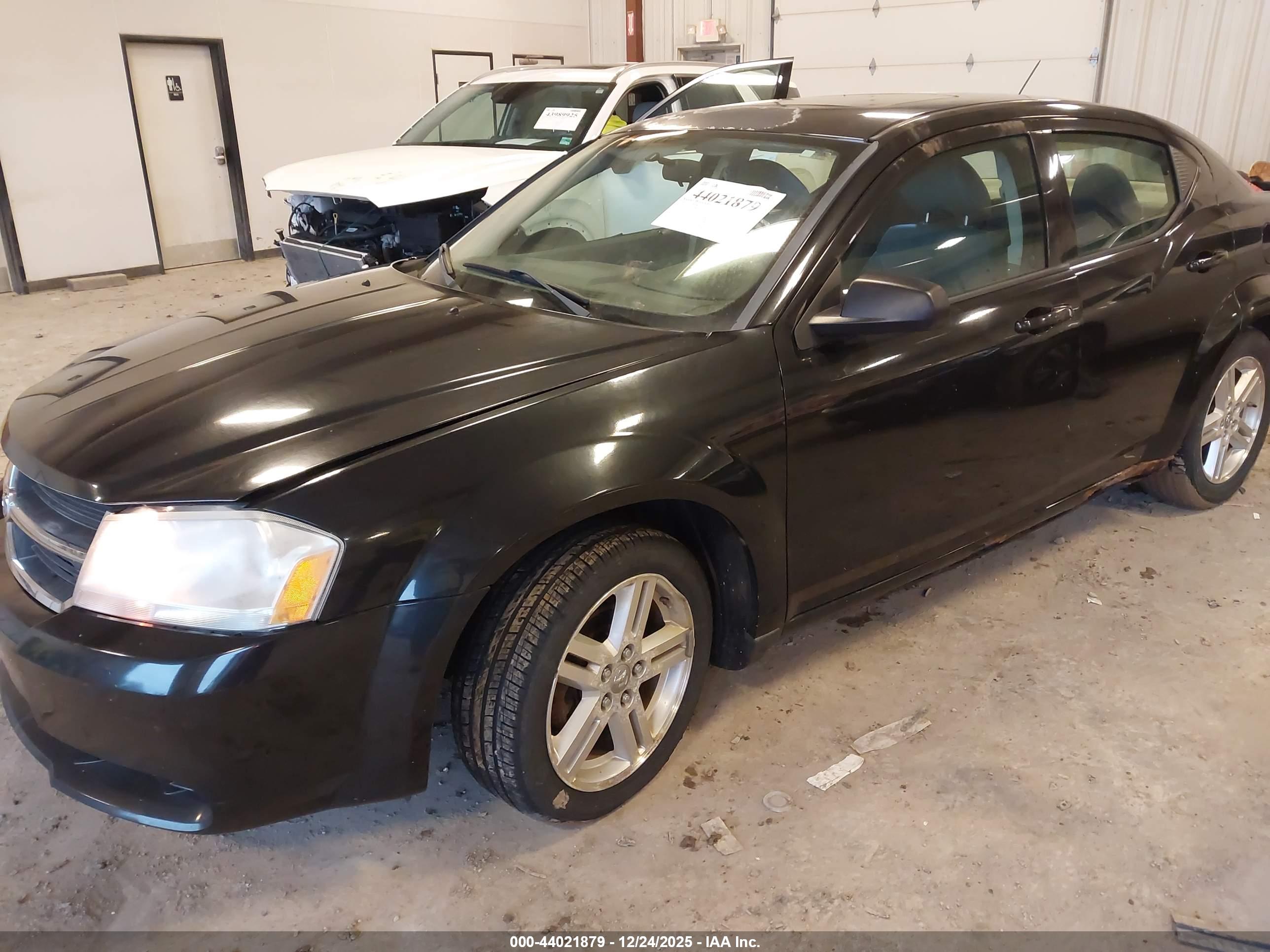DODGE AVENGER image 2