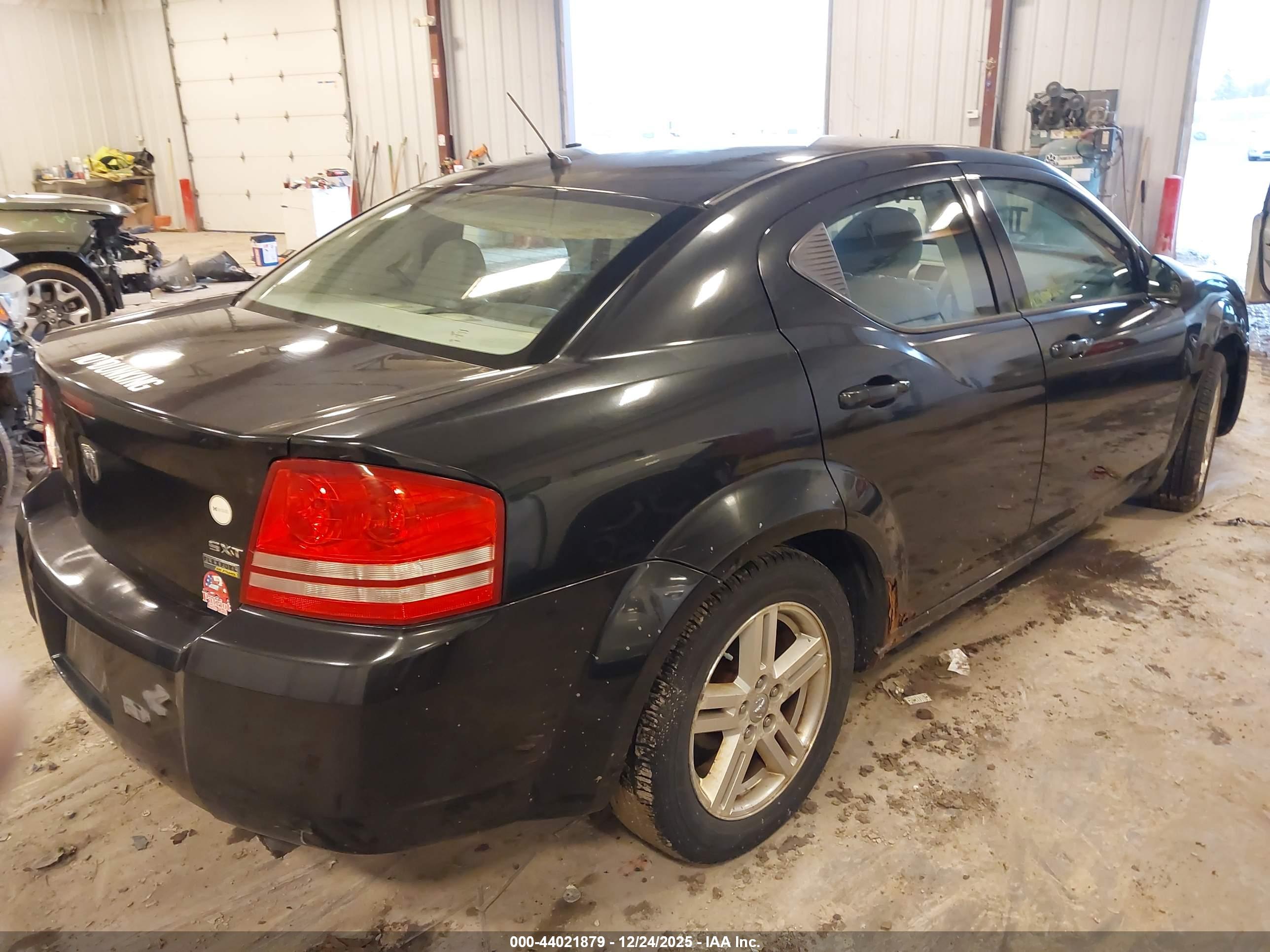 DODGE AVENGER image 4
