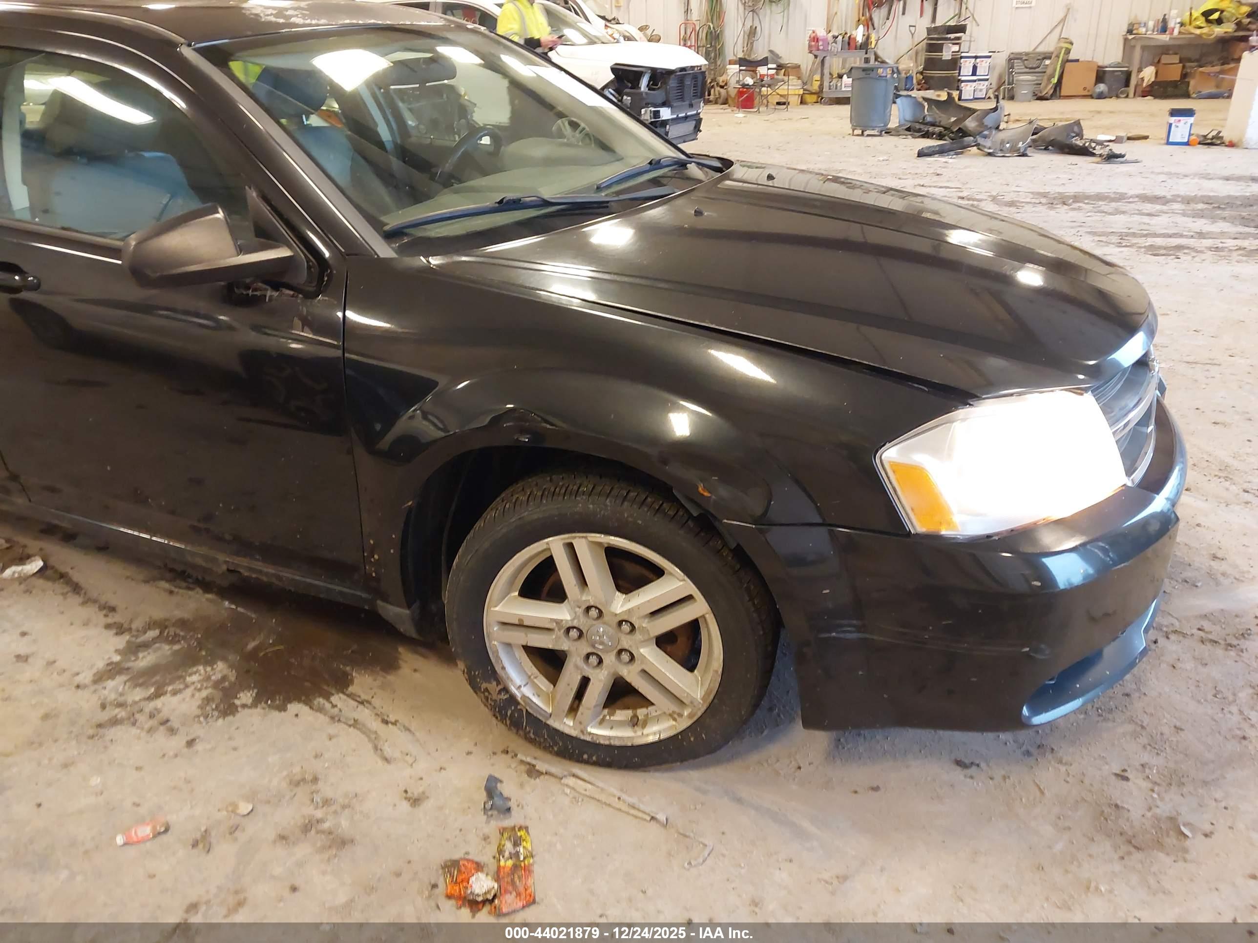 DODGE AVENGER image 6