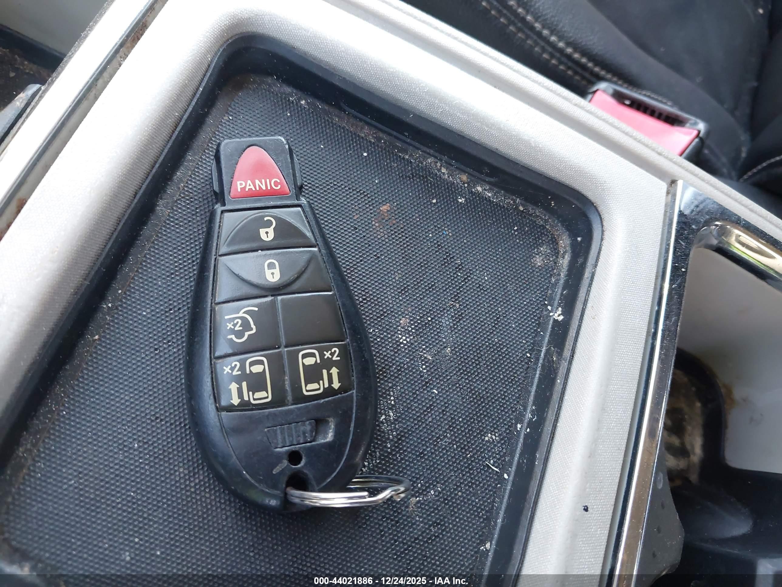 CHRYSLER TOWN image 11