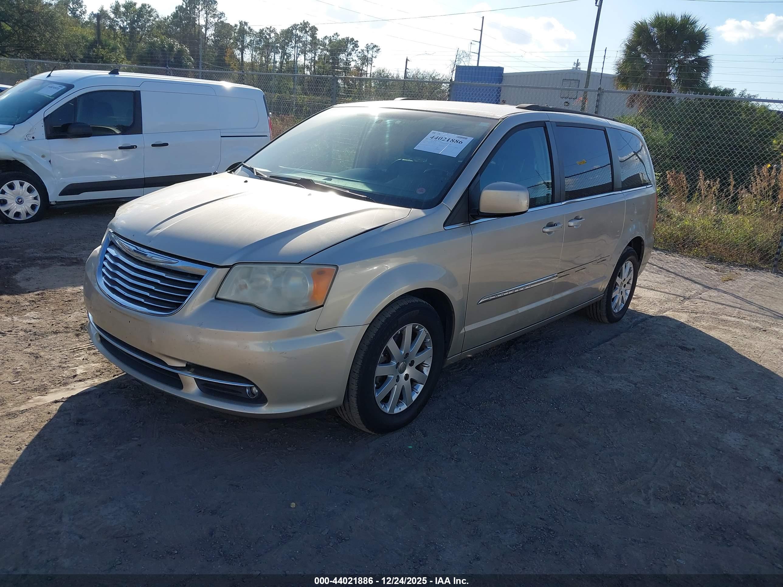 CHRYSLER TOWN image 2