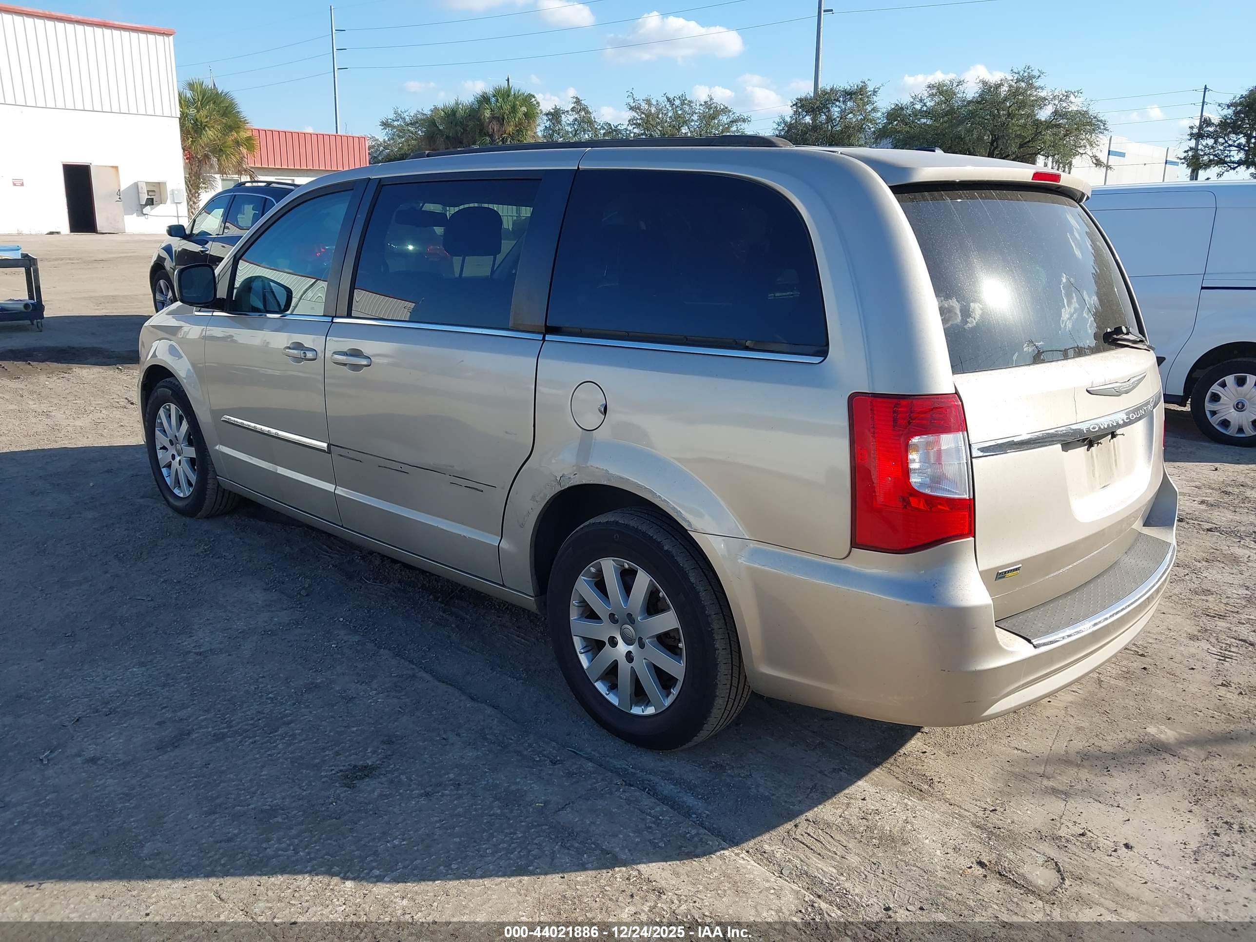 CHRYSLER TOWN image 3
