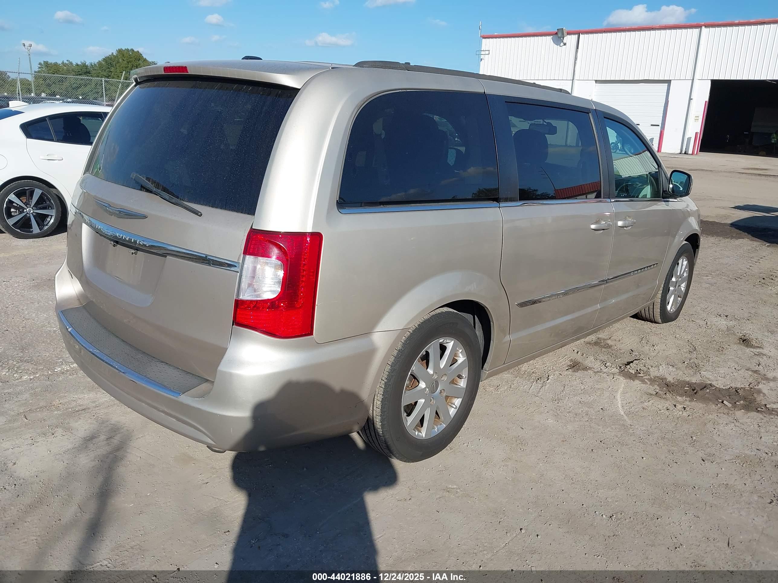 CHRYSLER TOWN image 4