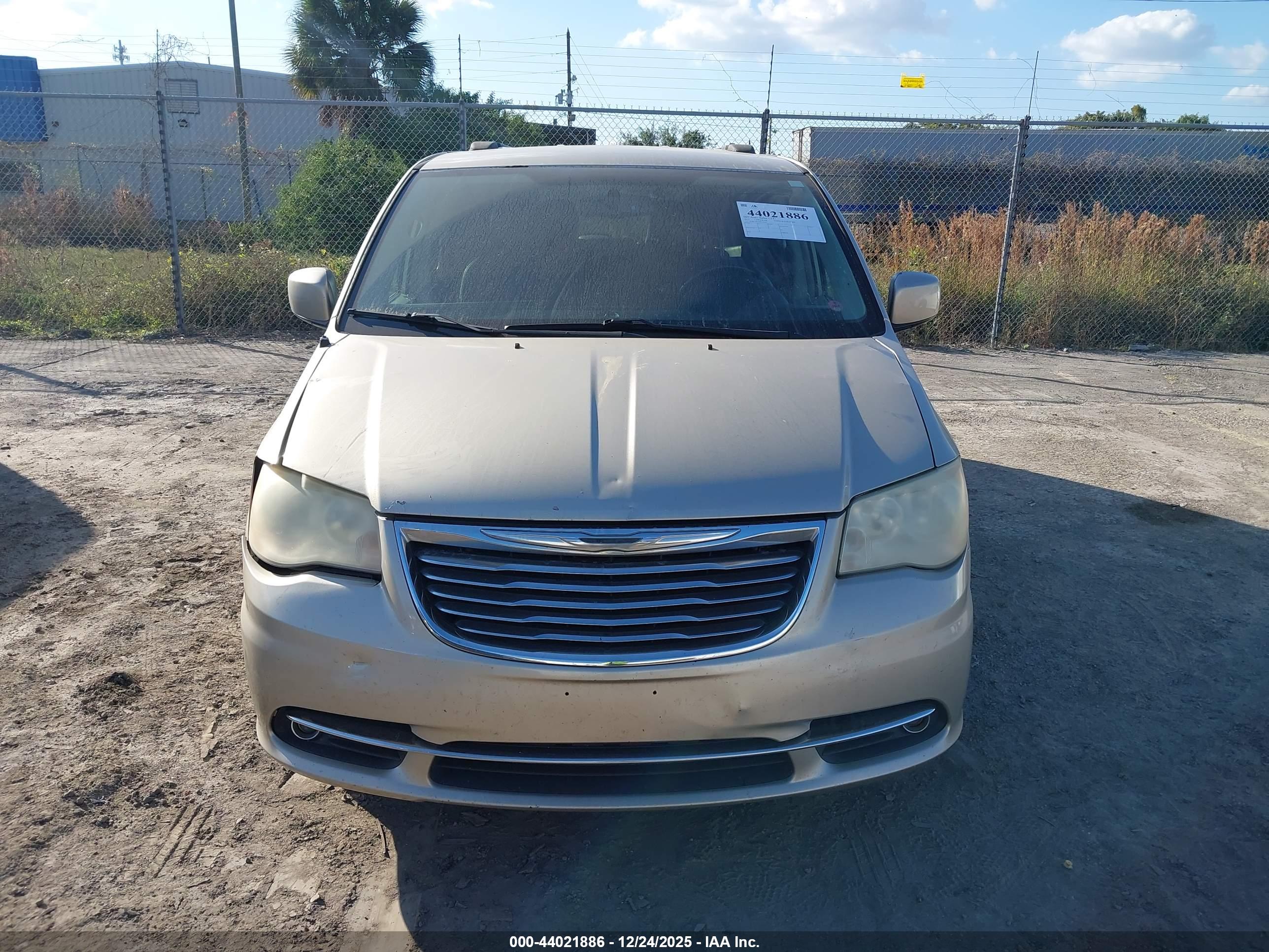 CHRYSLER TOWN image 6