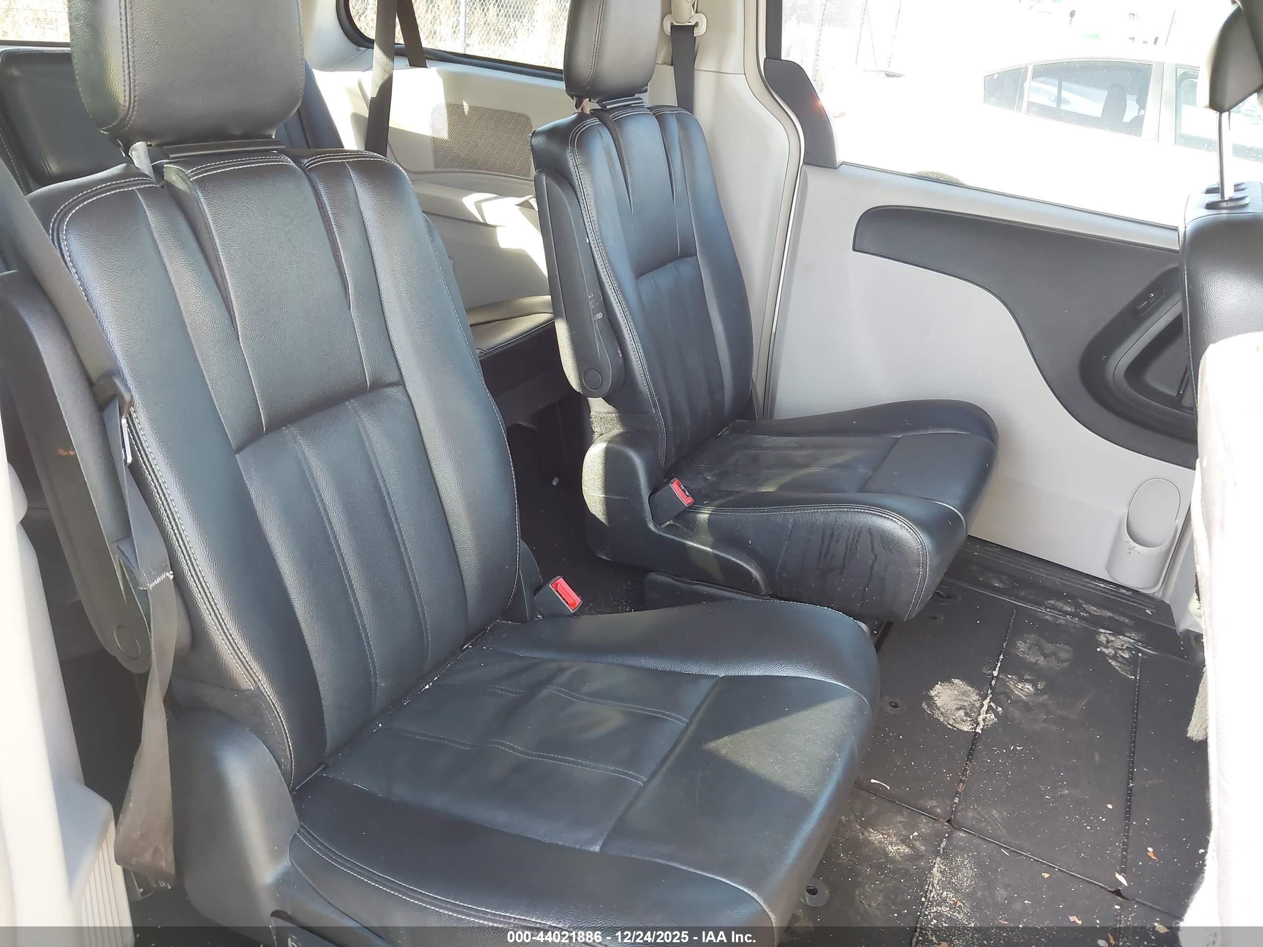 CHRYSLER TOWN image 8
