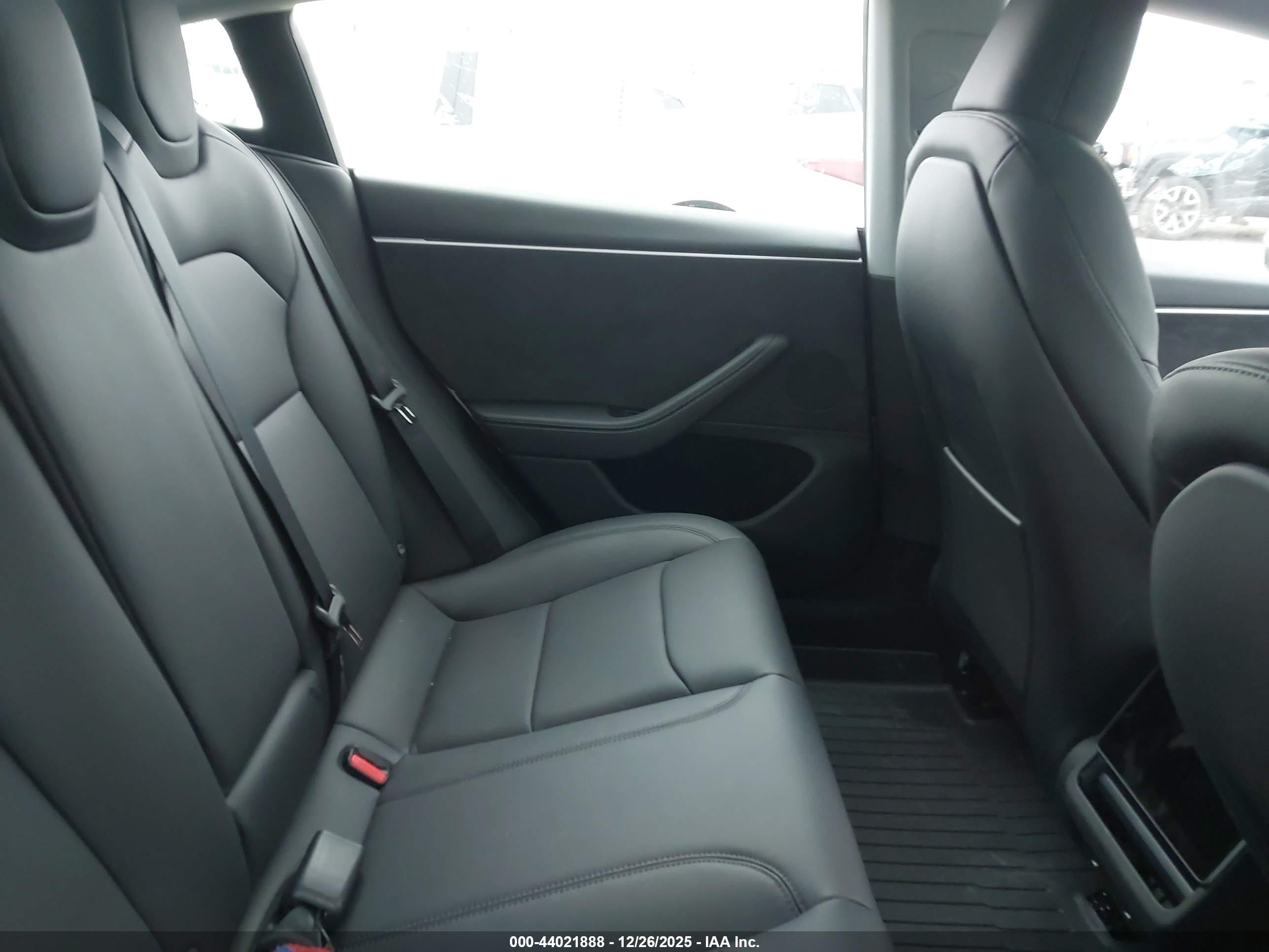TESLA MODEL image 8