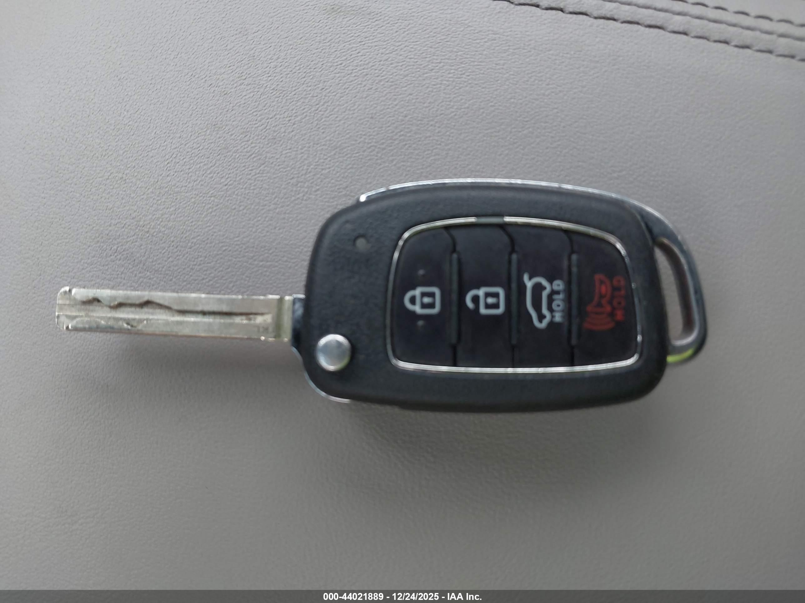 HYUNDAI TUCSON image 11