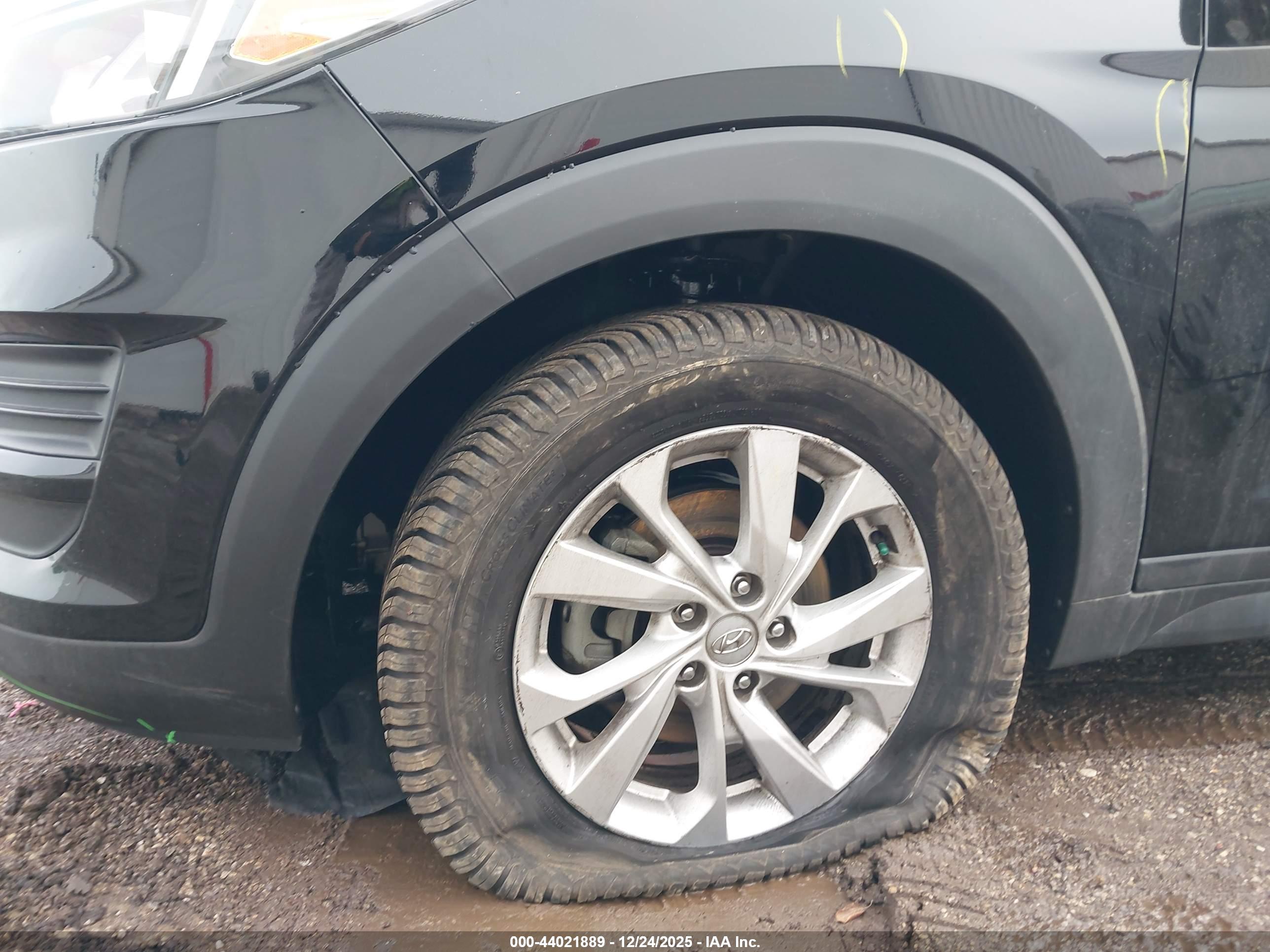 HYUNDAI TUCSON image 6
