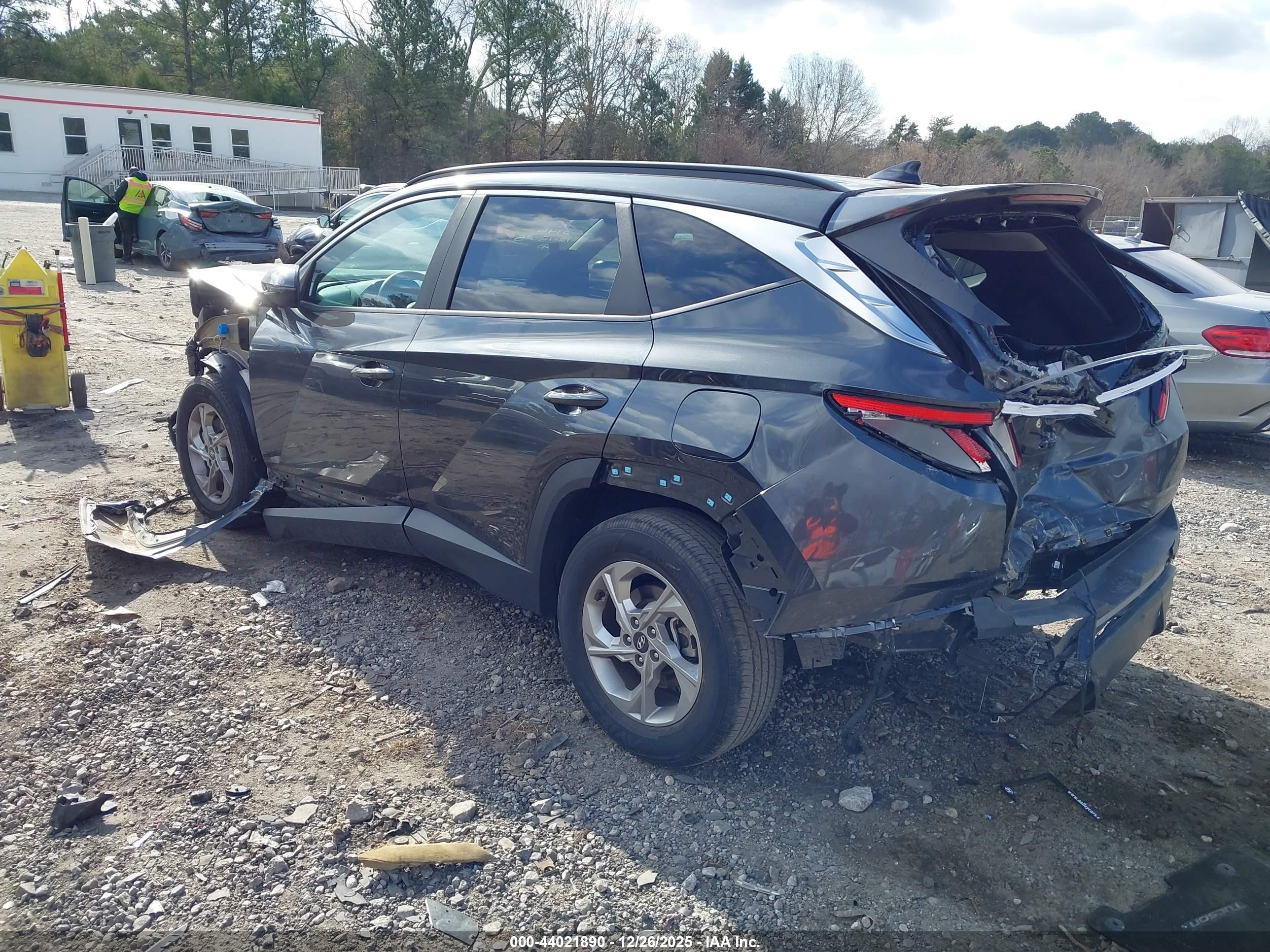 HYUNDAI TUCSON image 3