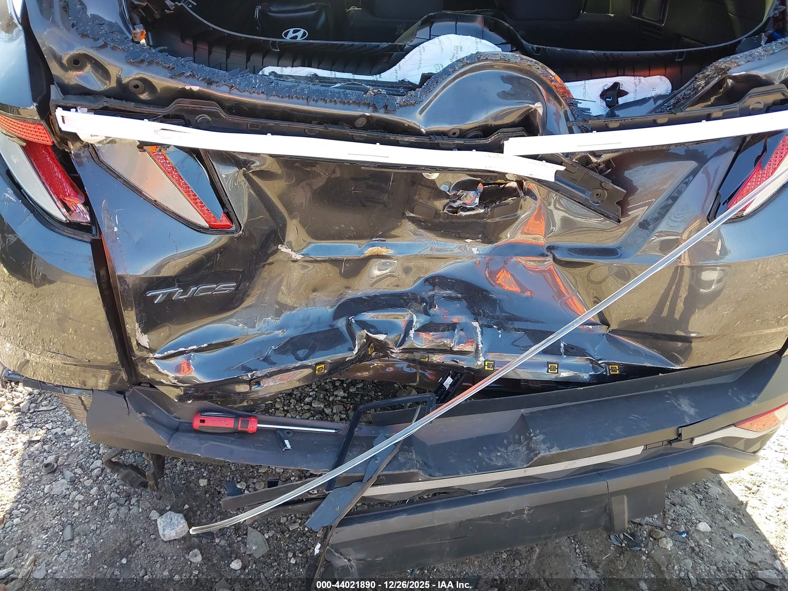 HYUNDAI TUCSON image 6