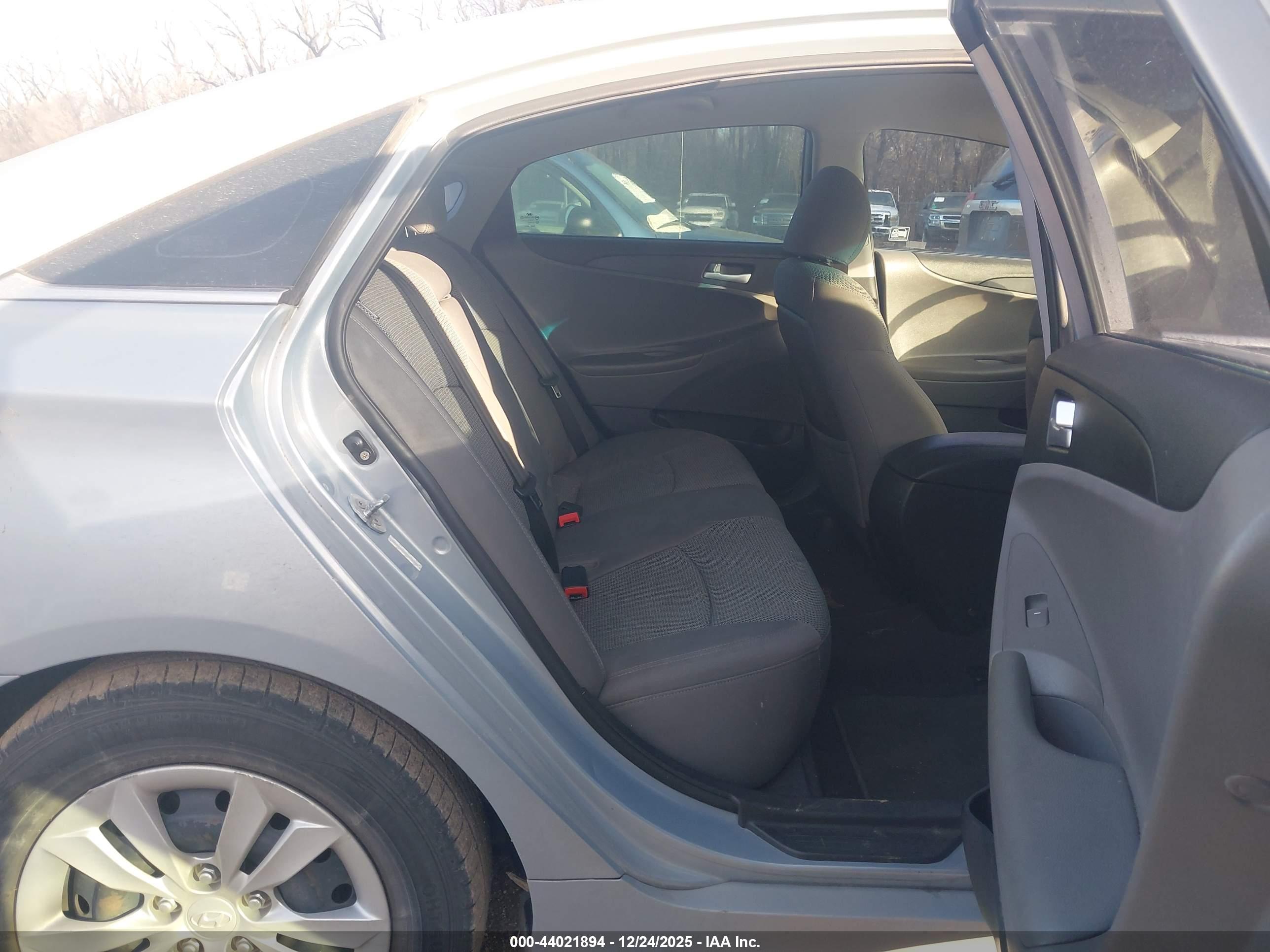 HYUNDAI SONATA image 8