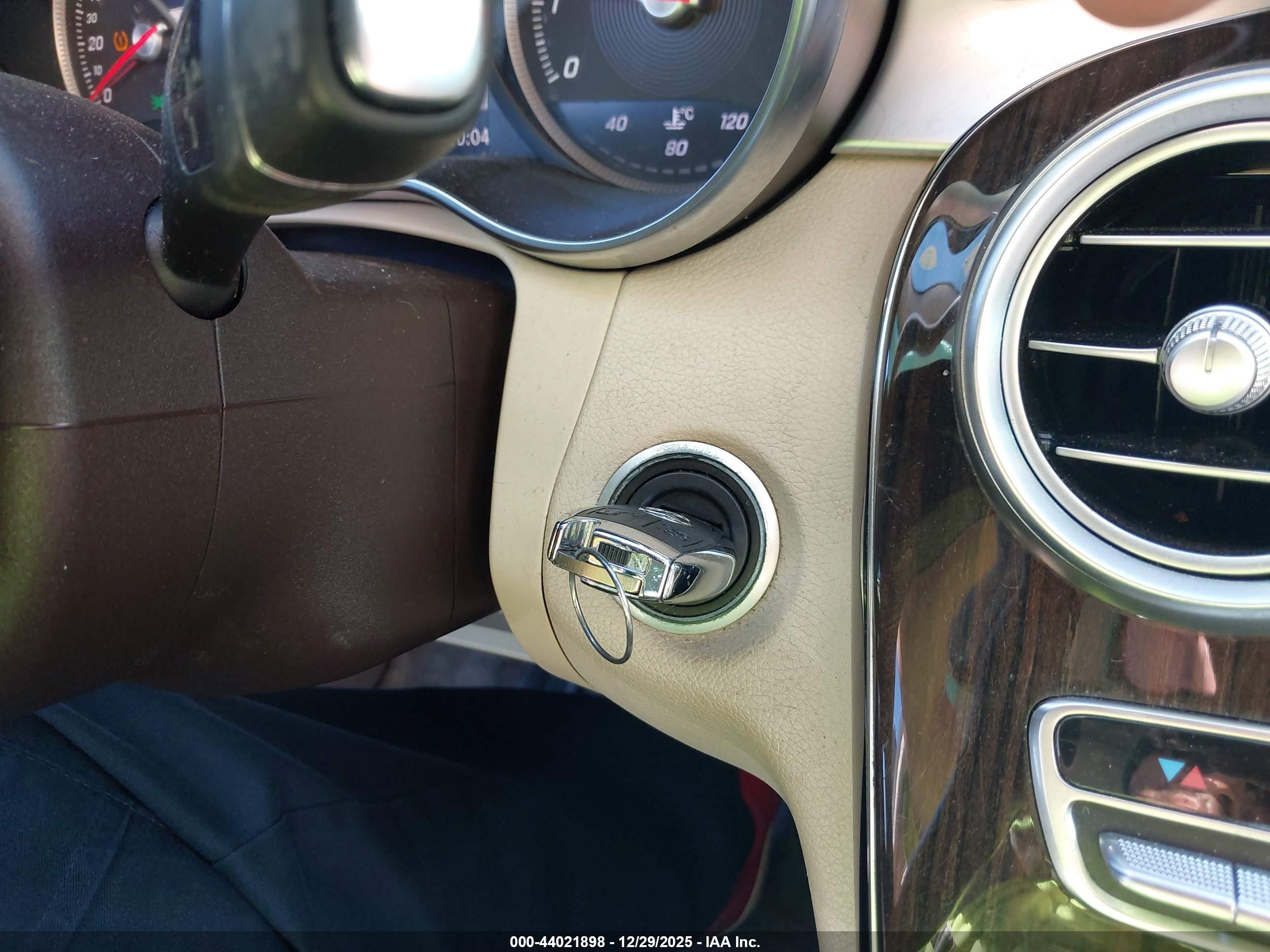 MERCEDES-BENZ C image 11