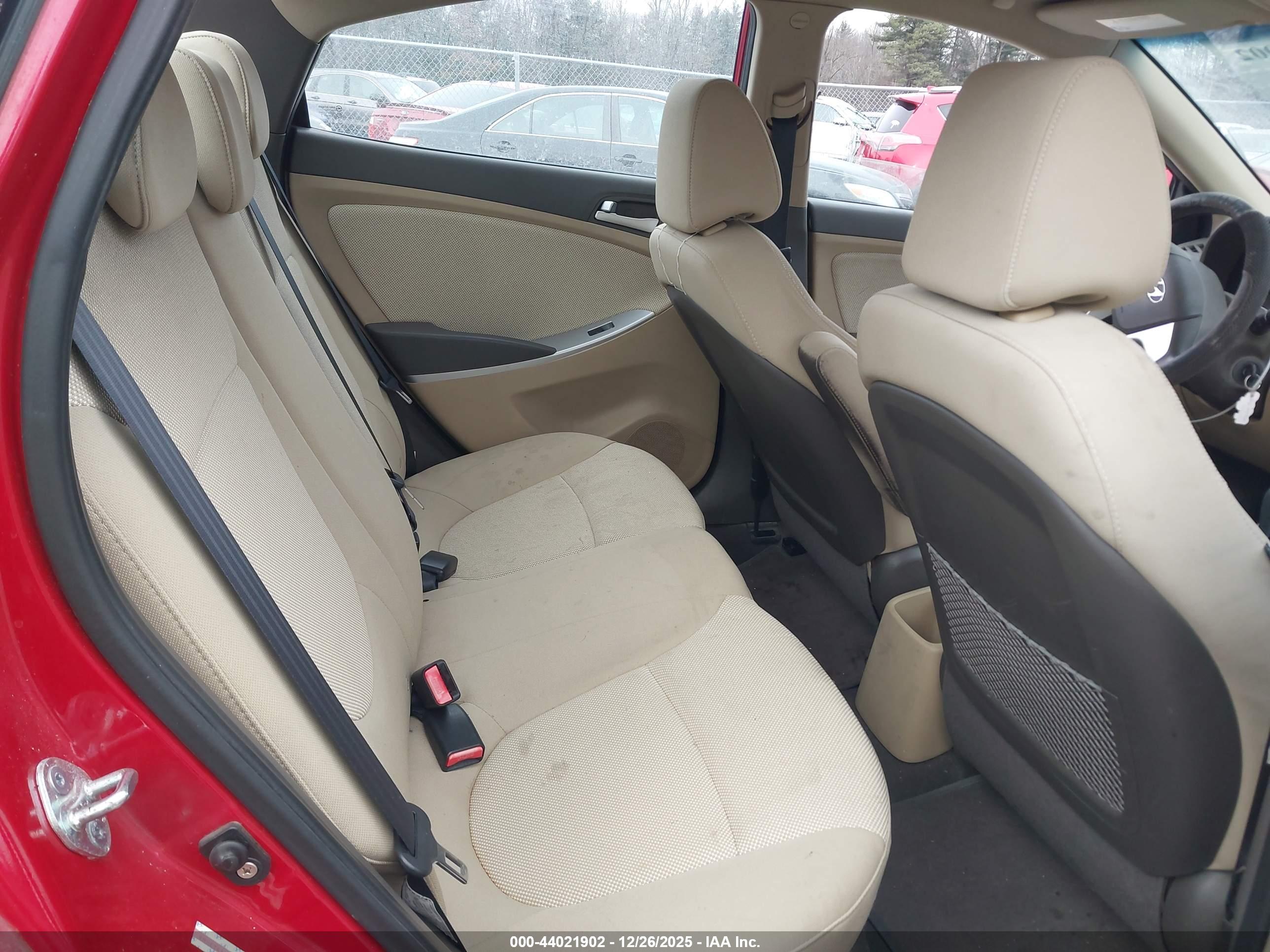HYUNDAI ACCENT image 8