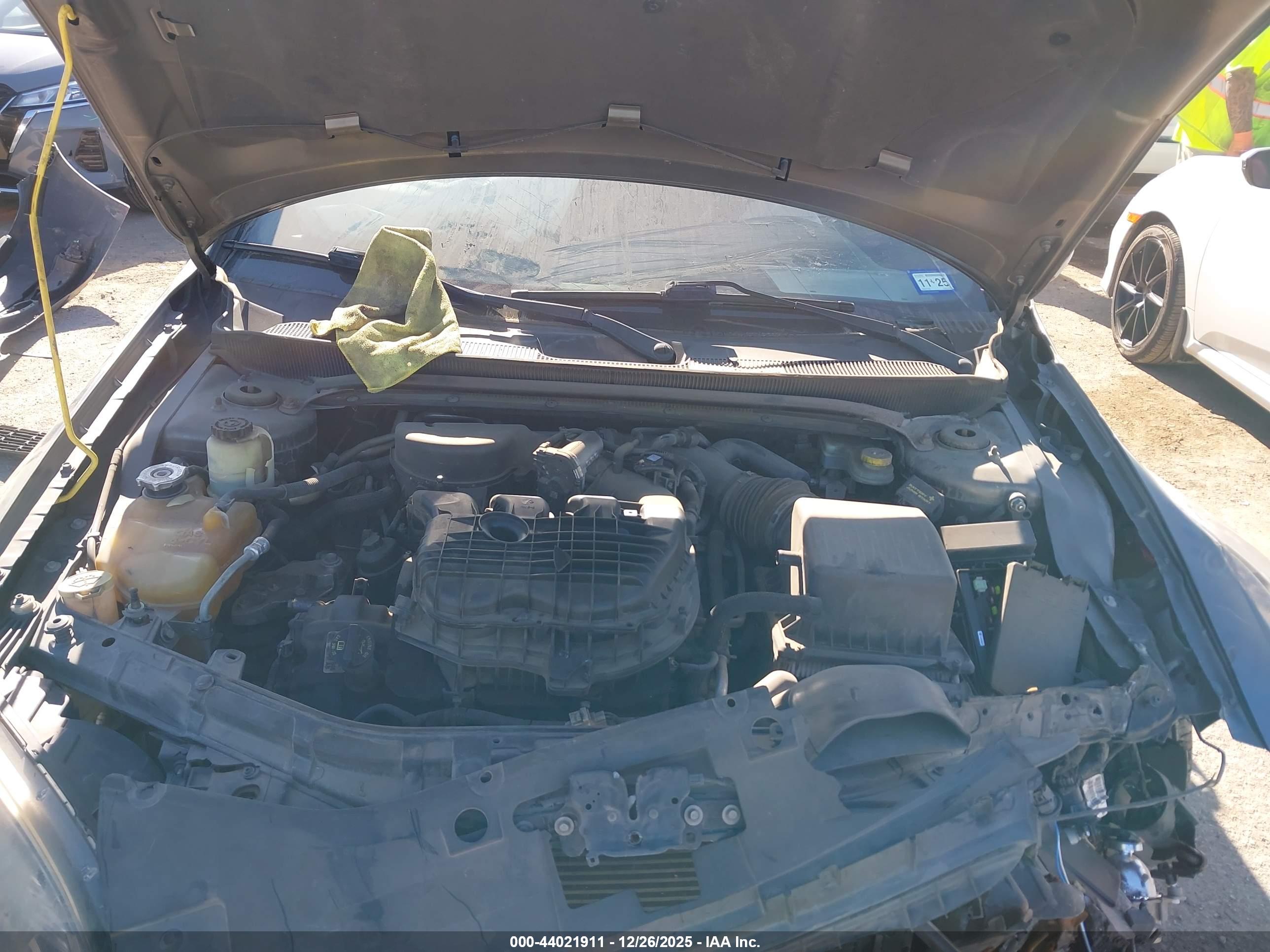 CHRYSLER 200 image 10