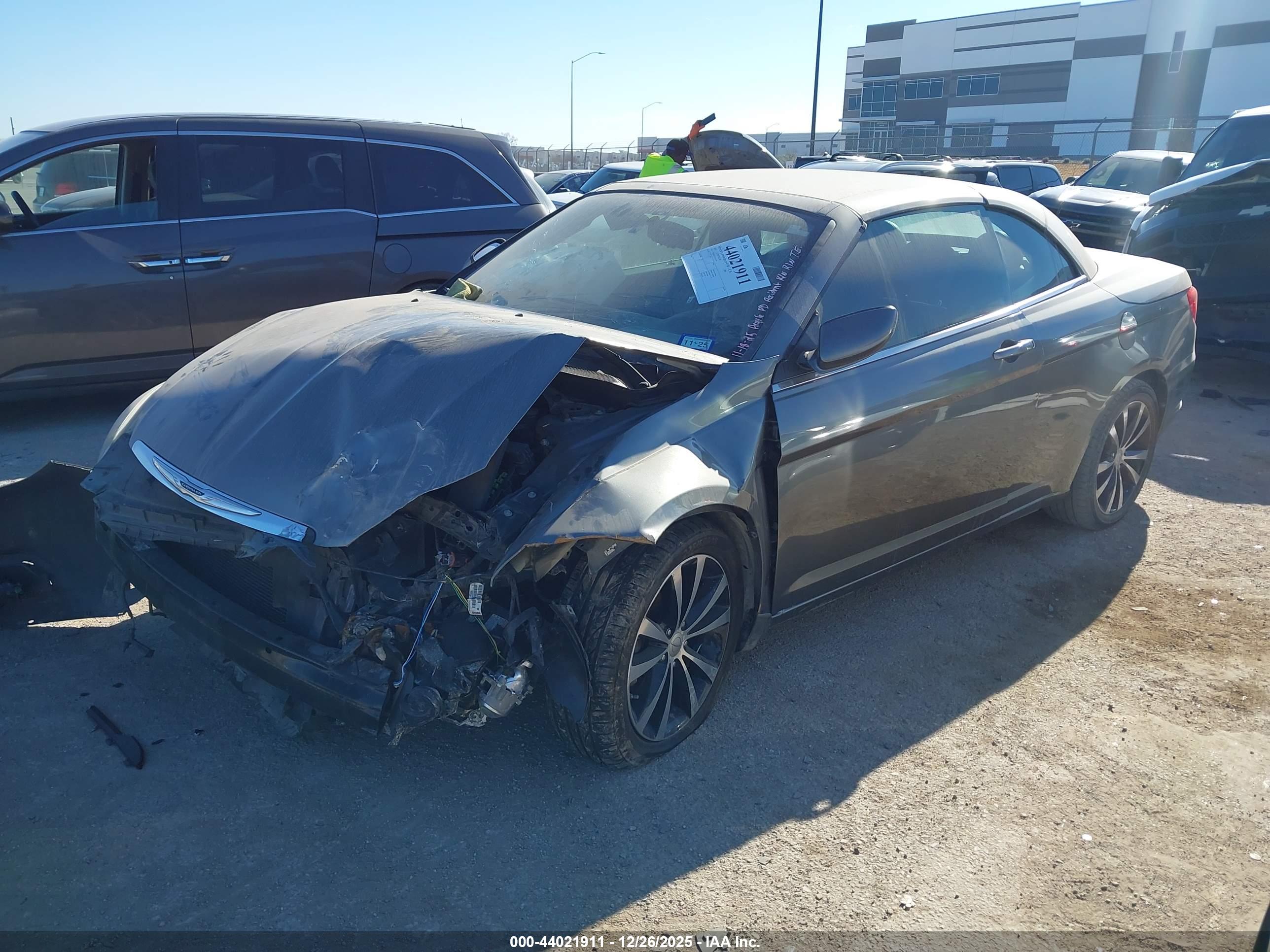 CHRYSLER 200 image 2