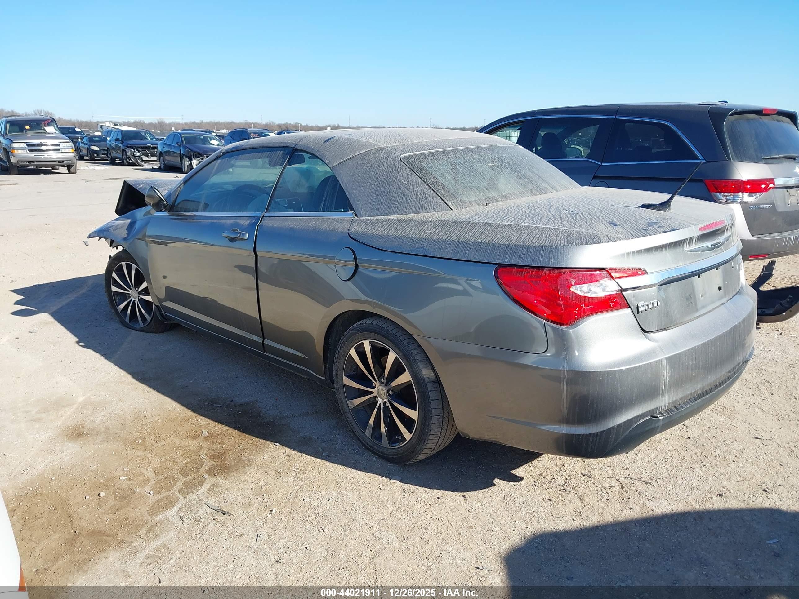 CHRYSLER 200 image 3
