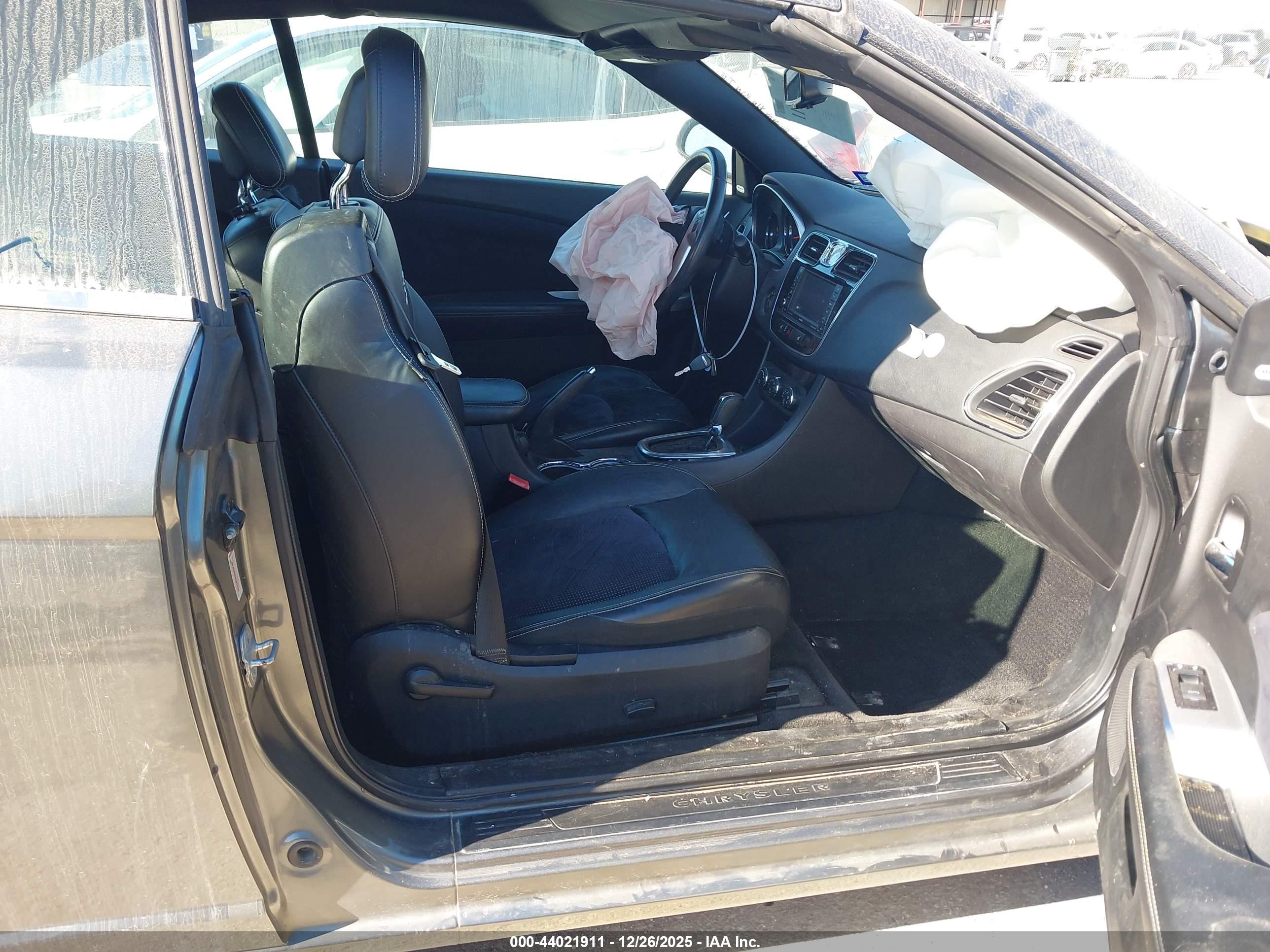 CHRYSLER 200 image 5