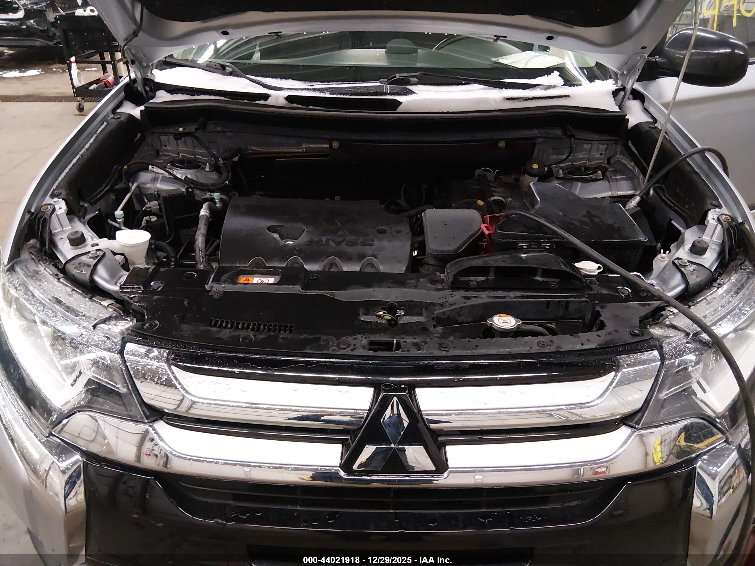 MITSUBISHI OUTLANDER image 10