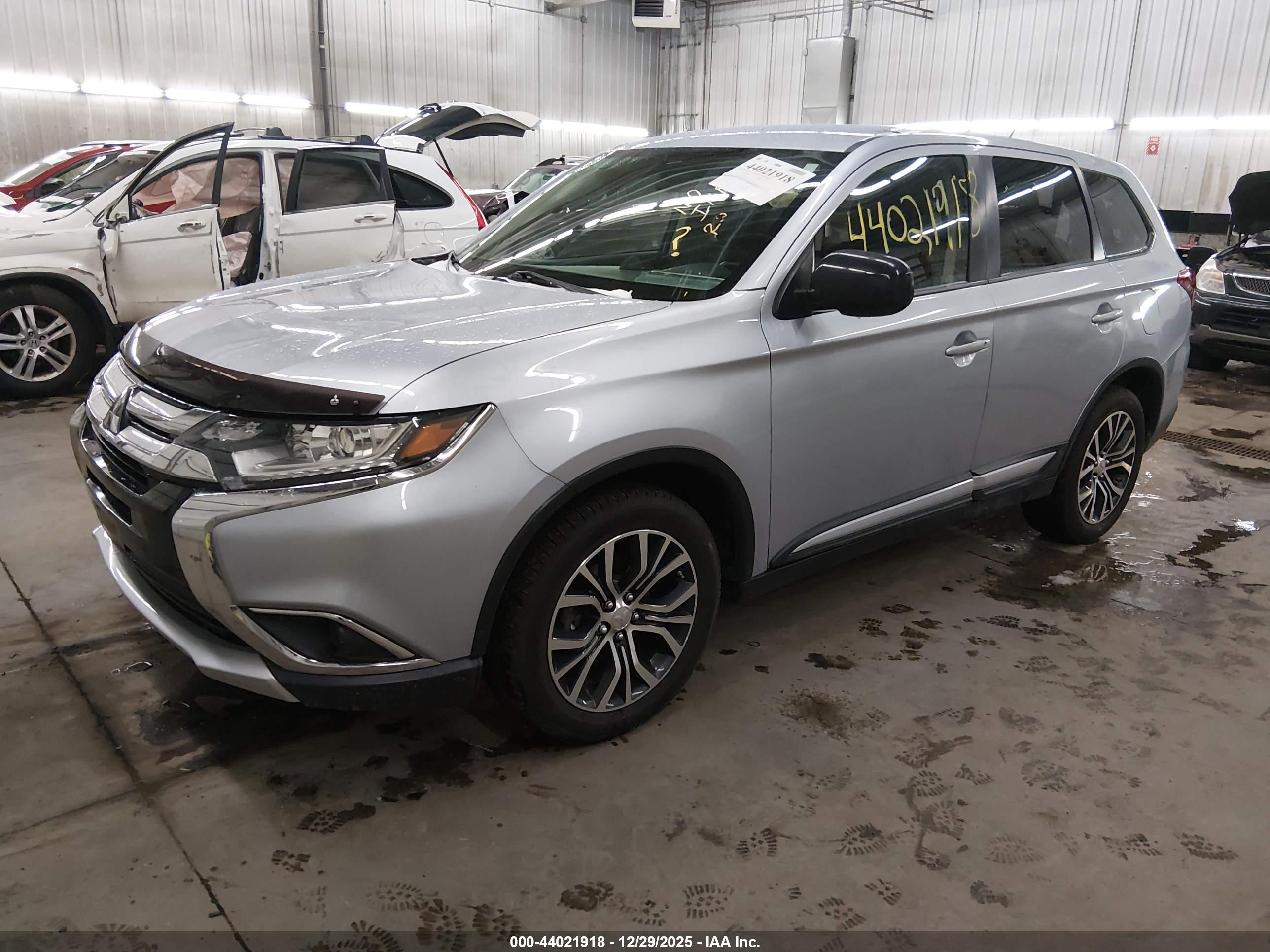 MITSUBISHI OUTLANDER image 2