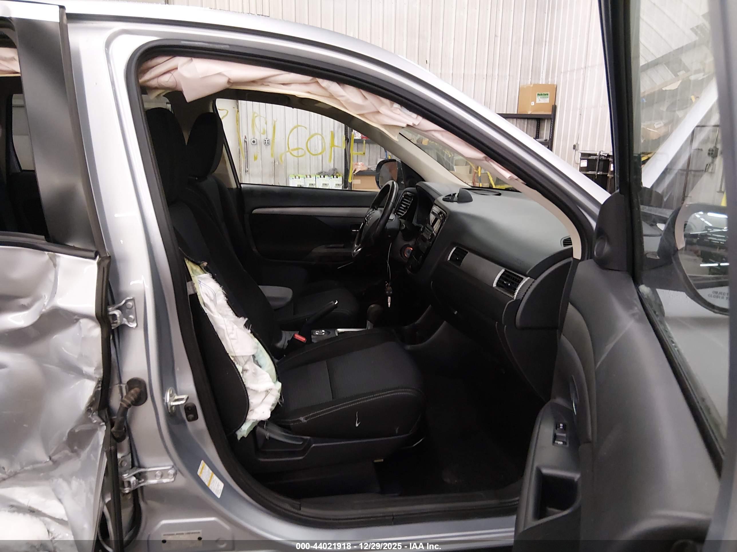 MITSUBISHI OUTLANDER image 5
