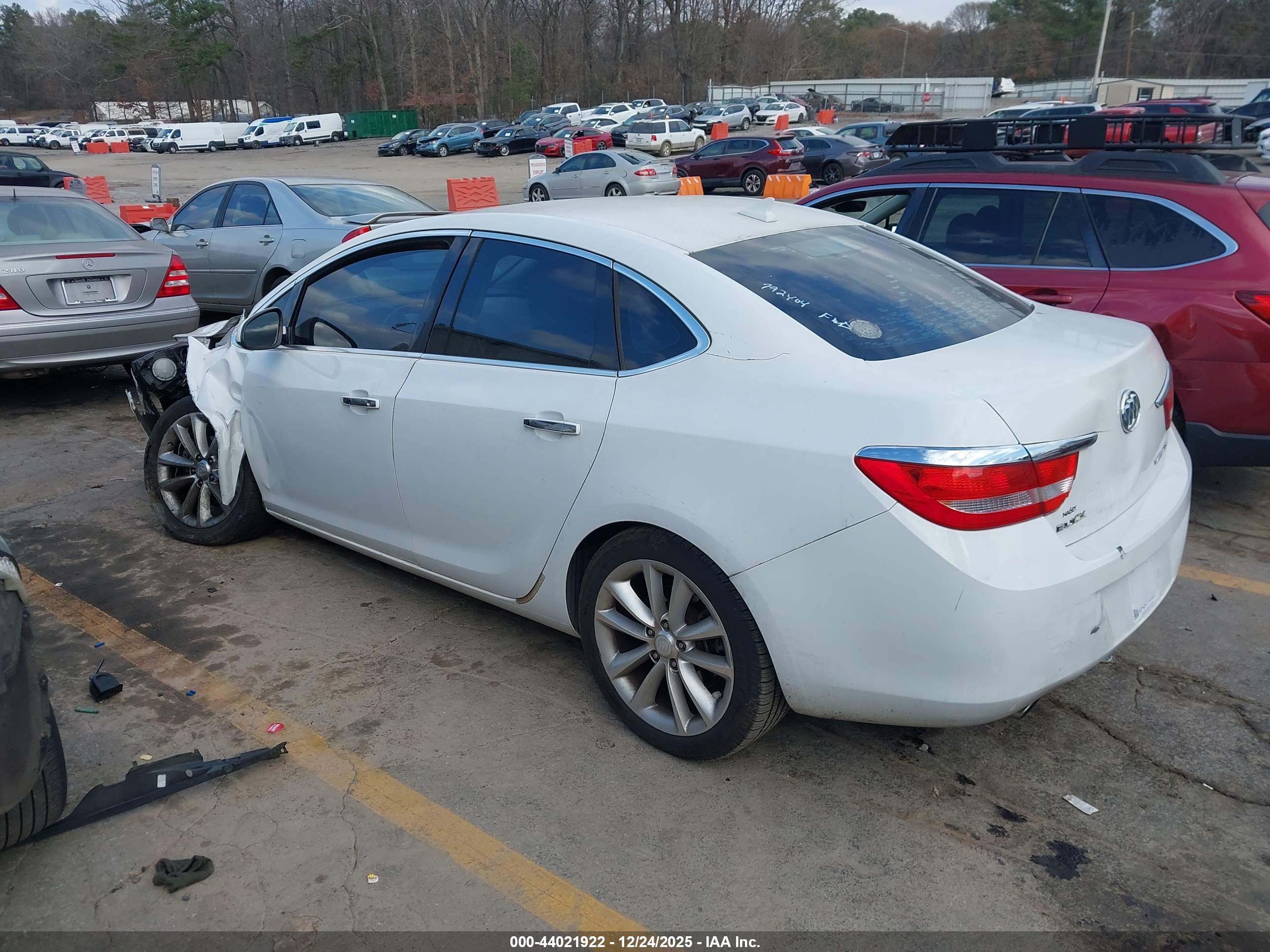 BUICK VERANO image 3