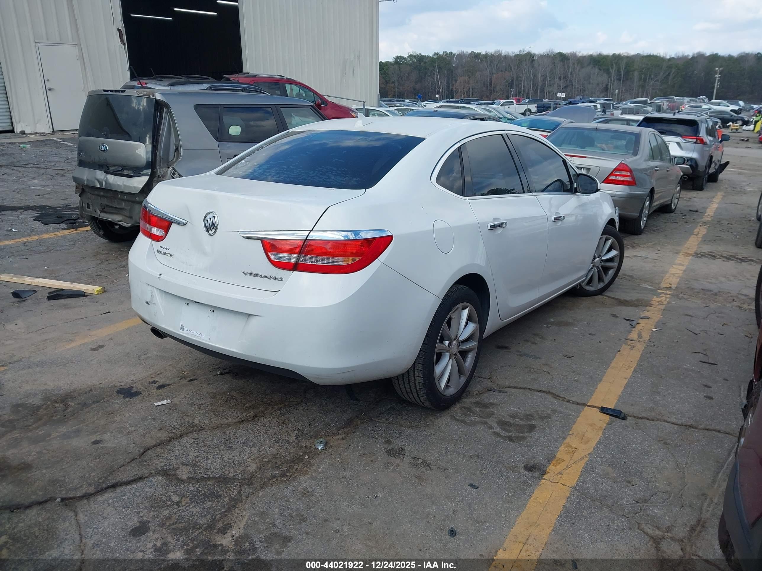 BUICK VERANO image 4