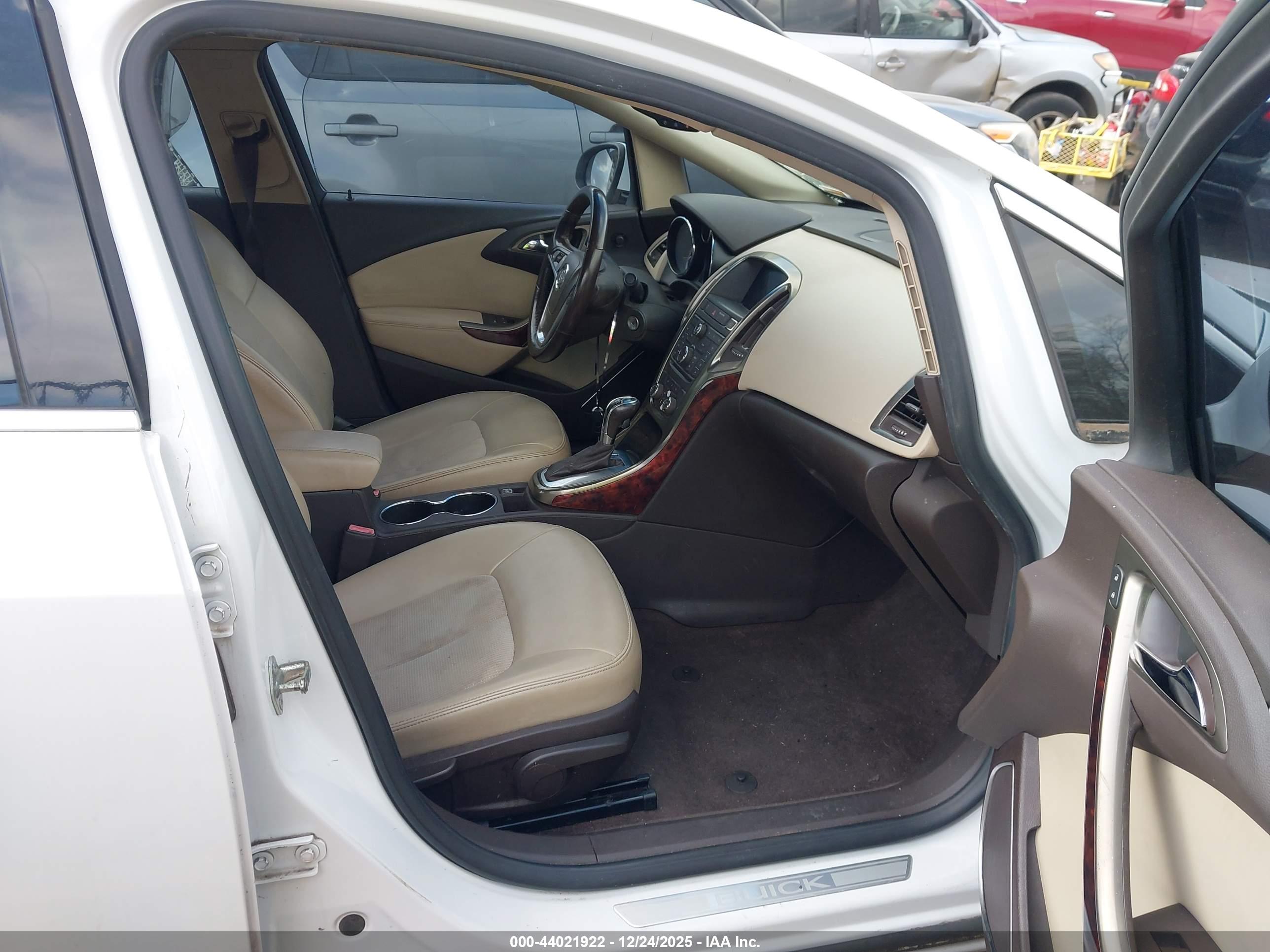 BUICK VERANO image 5