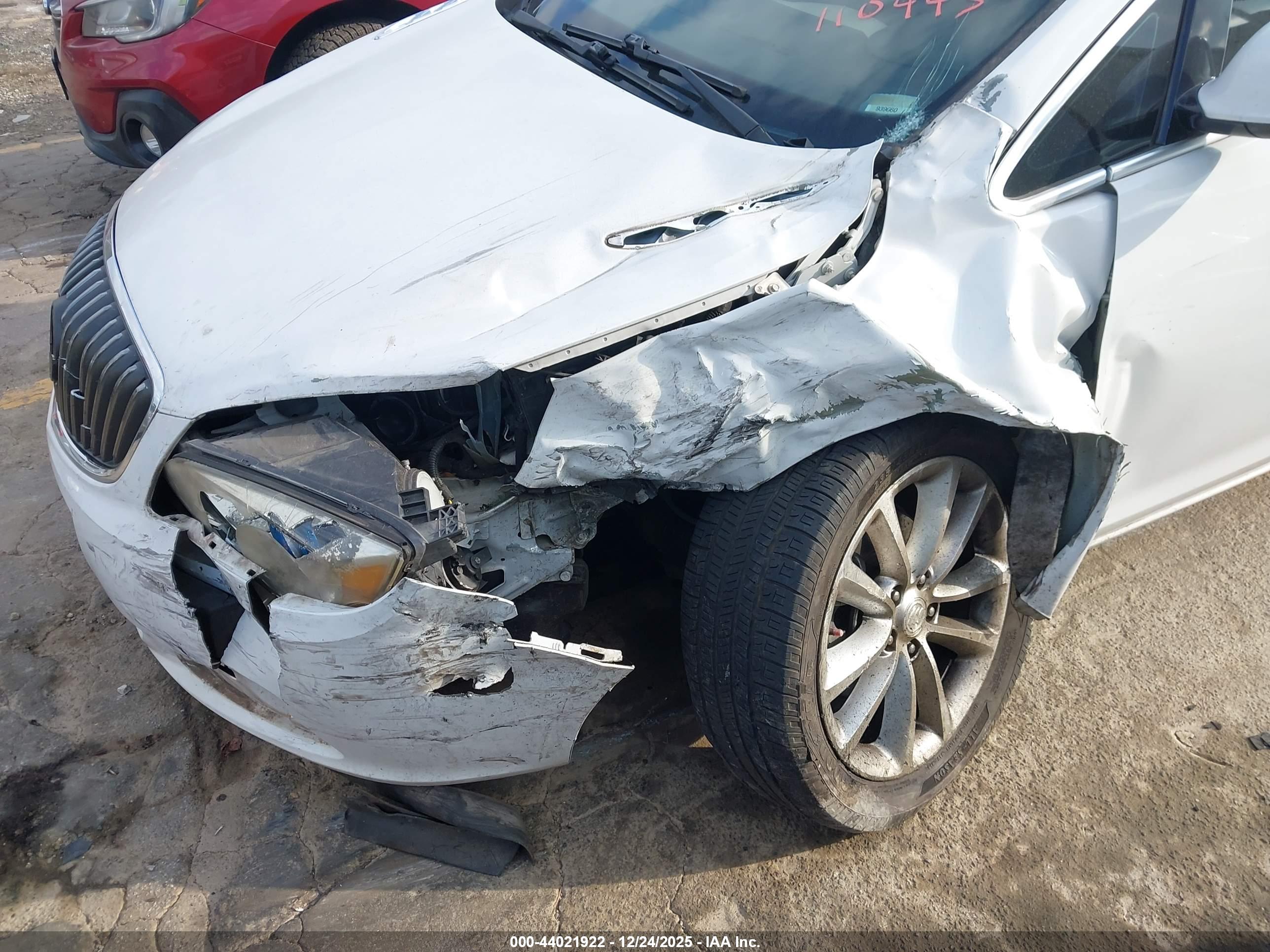 BUICK VERANO image 6