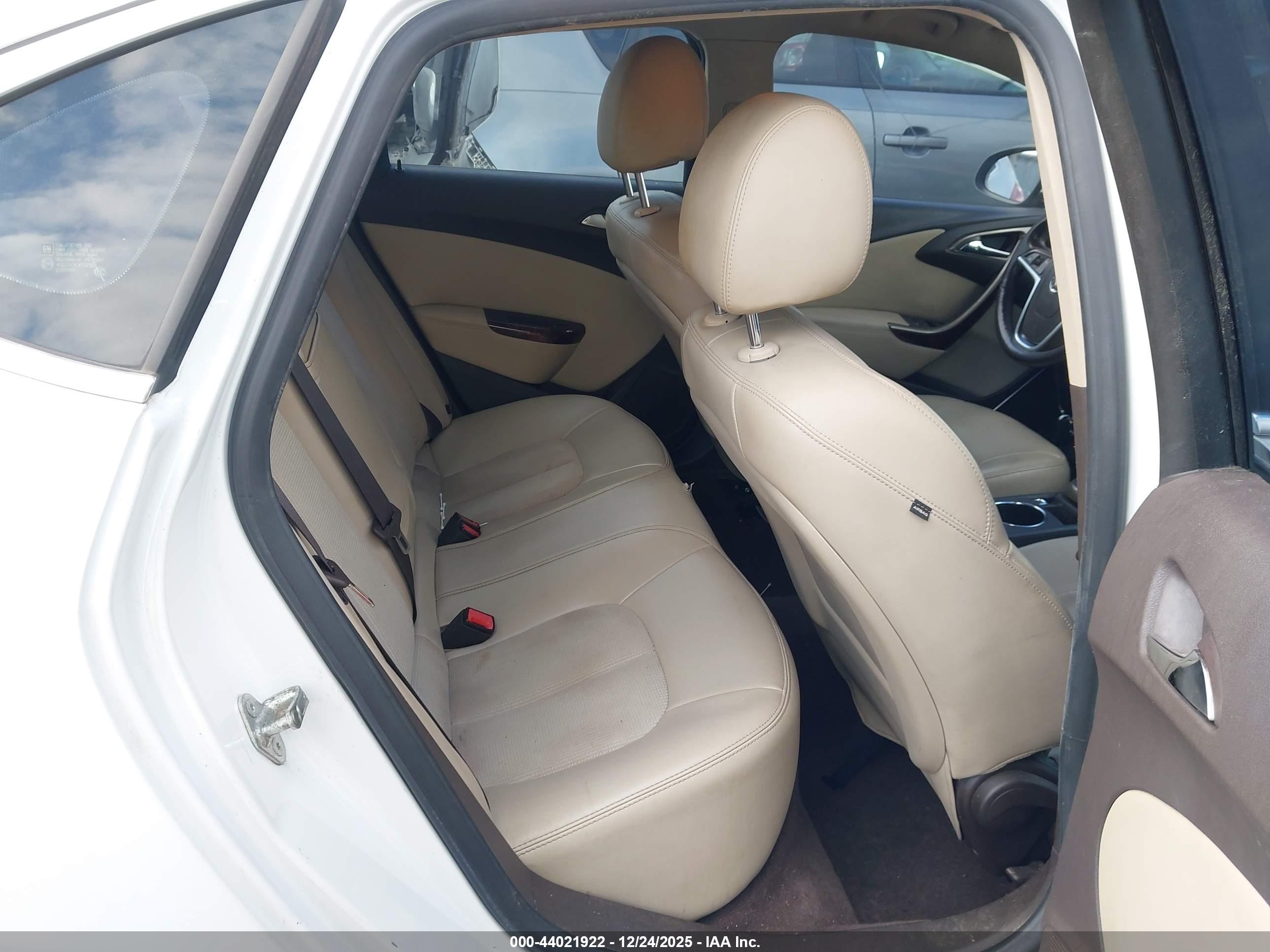 BUICK VERANO image 8