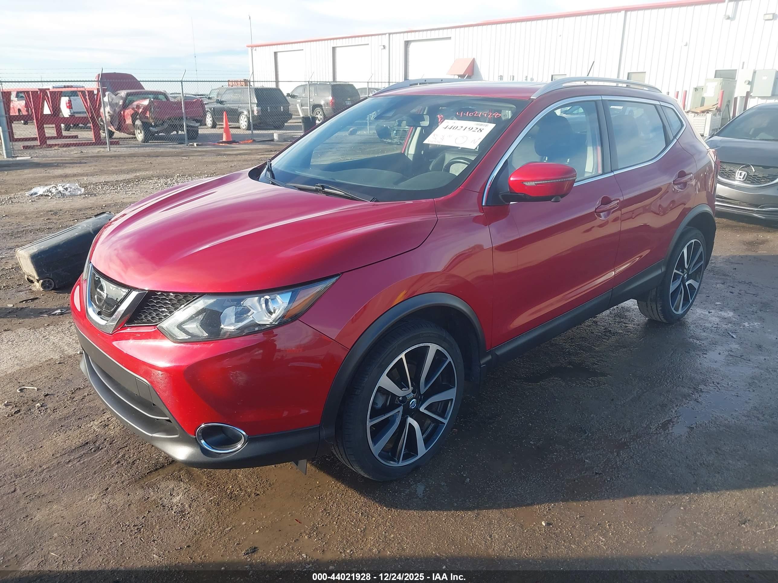 NISSAN ROGUE image 2