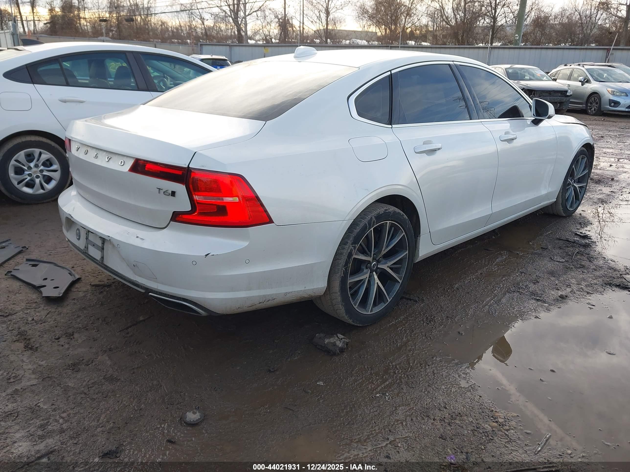 VOLVO S90 image 4