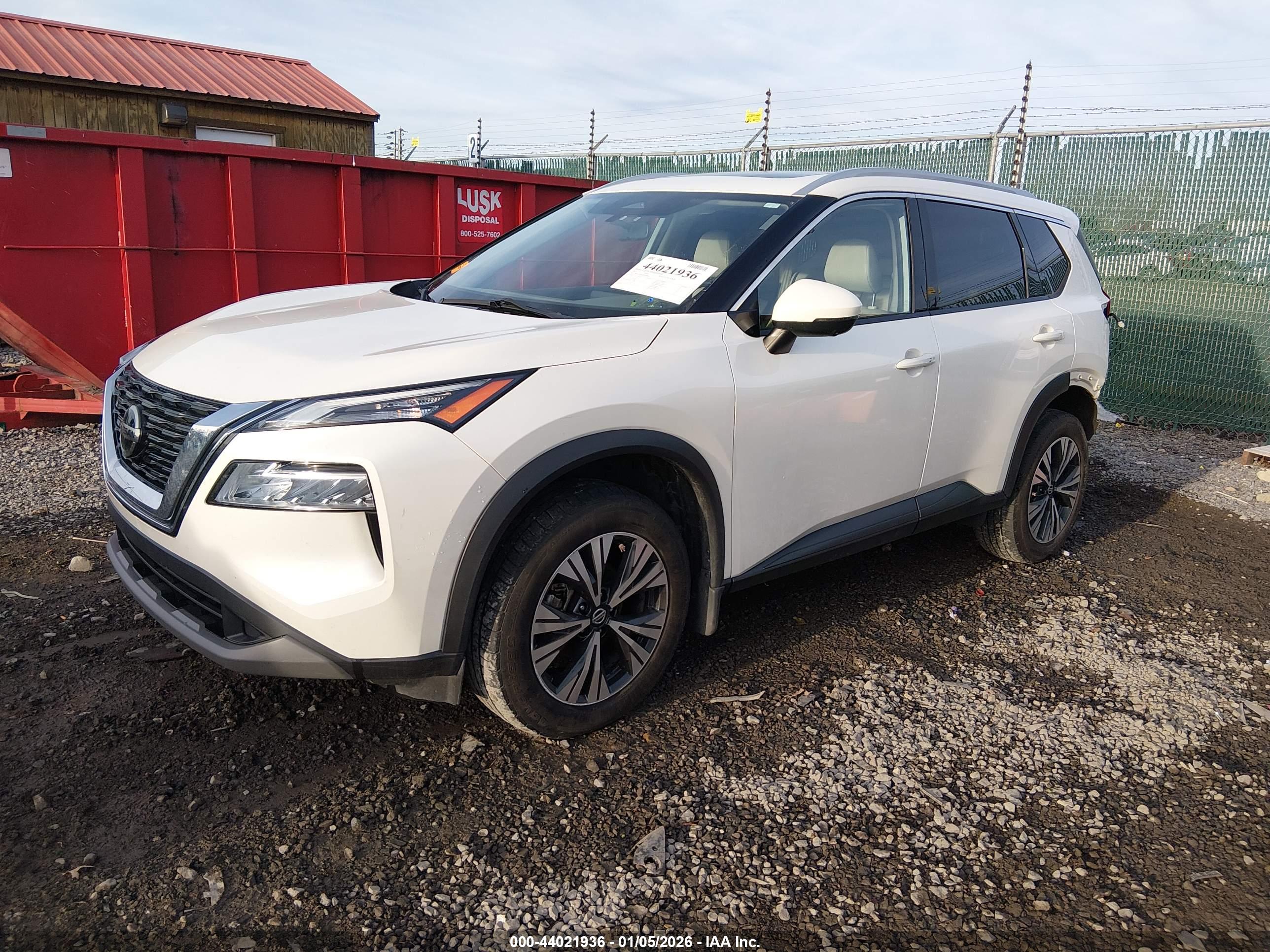 NISSAN ROGUE image 2