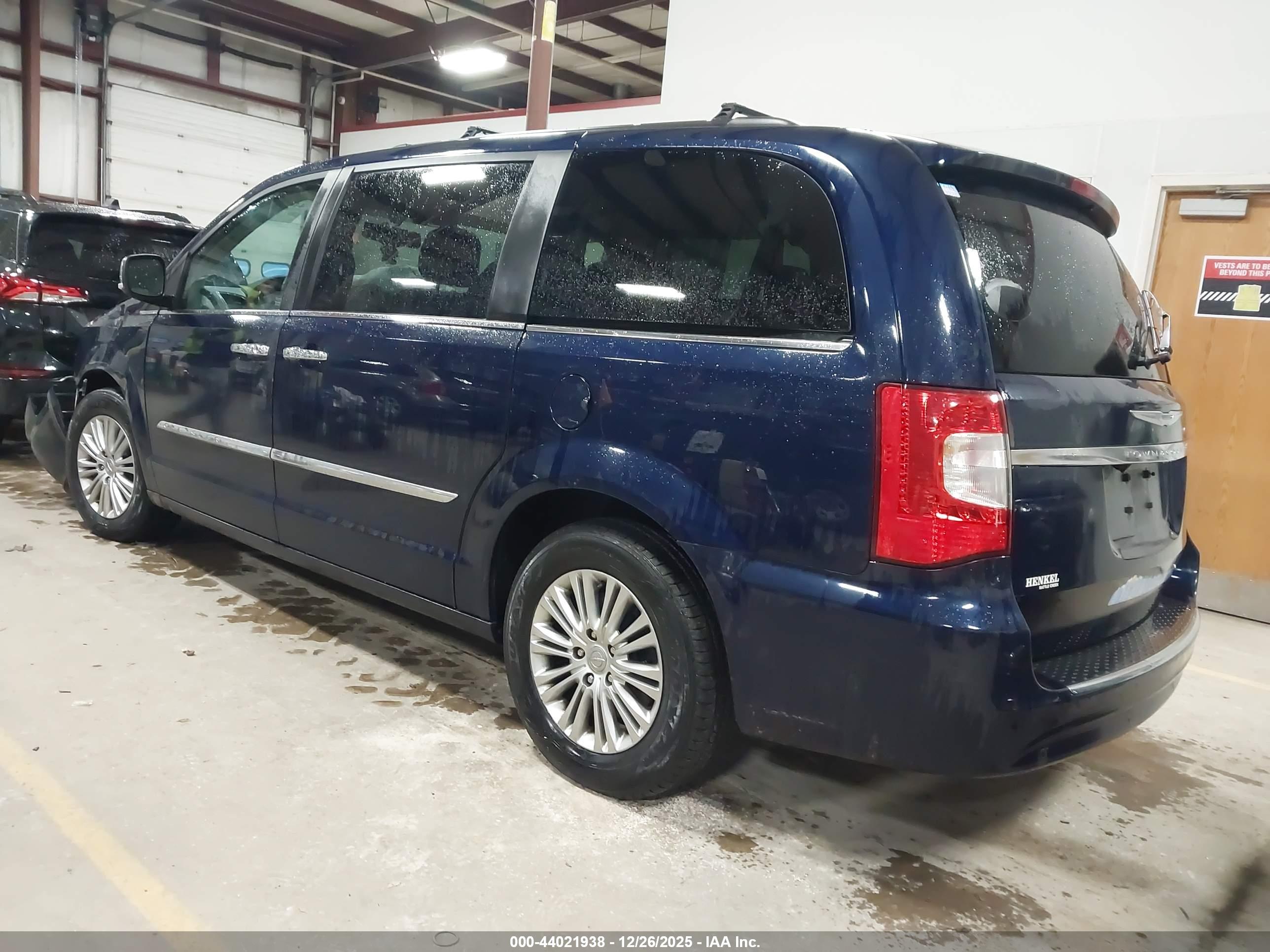 CHRYSLER TOWN image 3