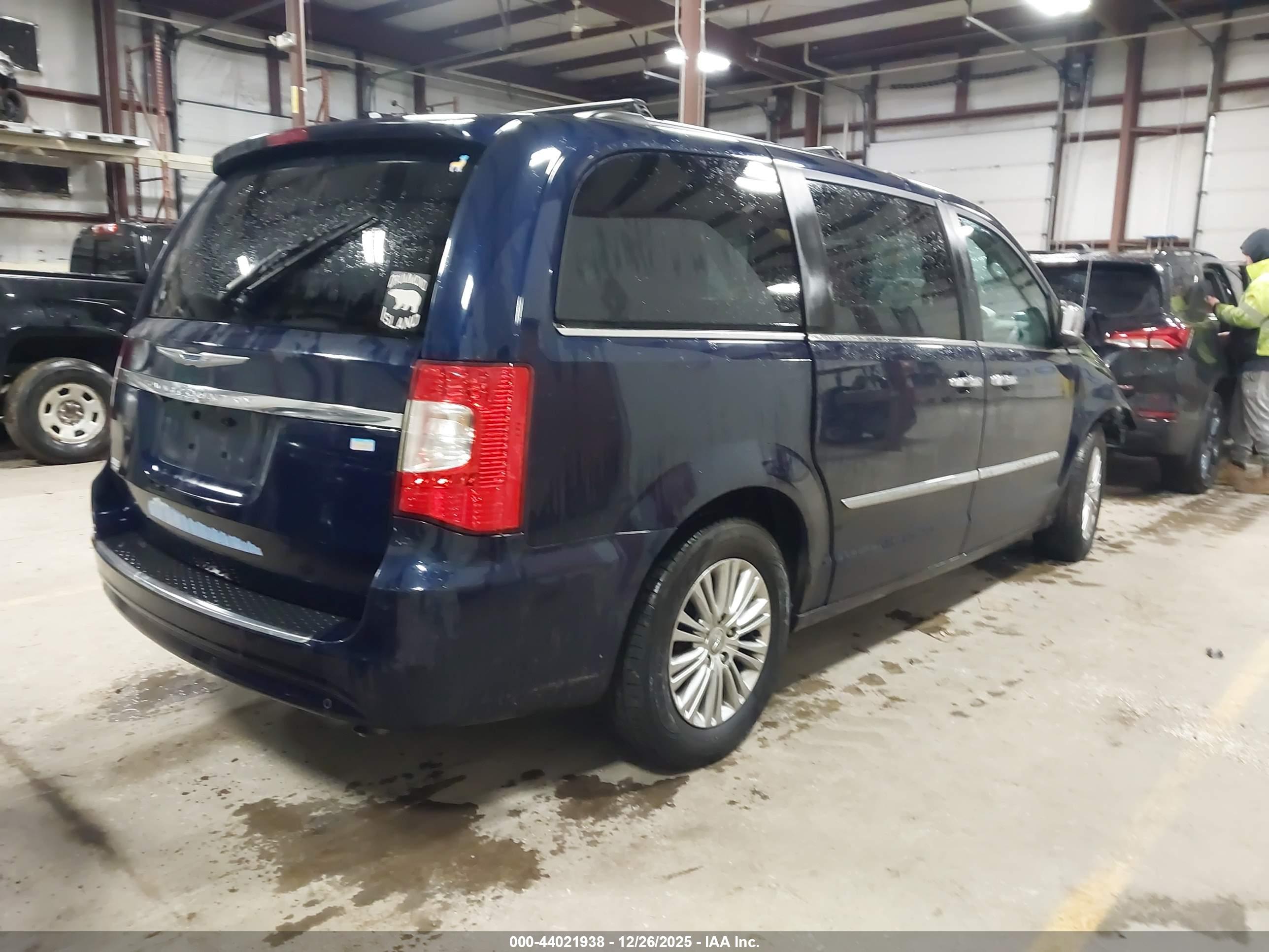 CHRYSLER TOWN image 4