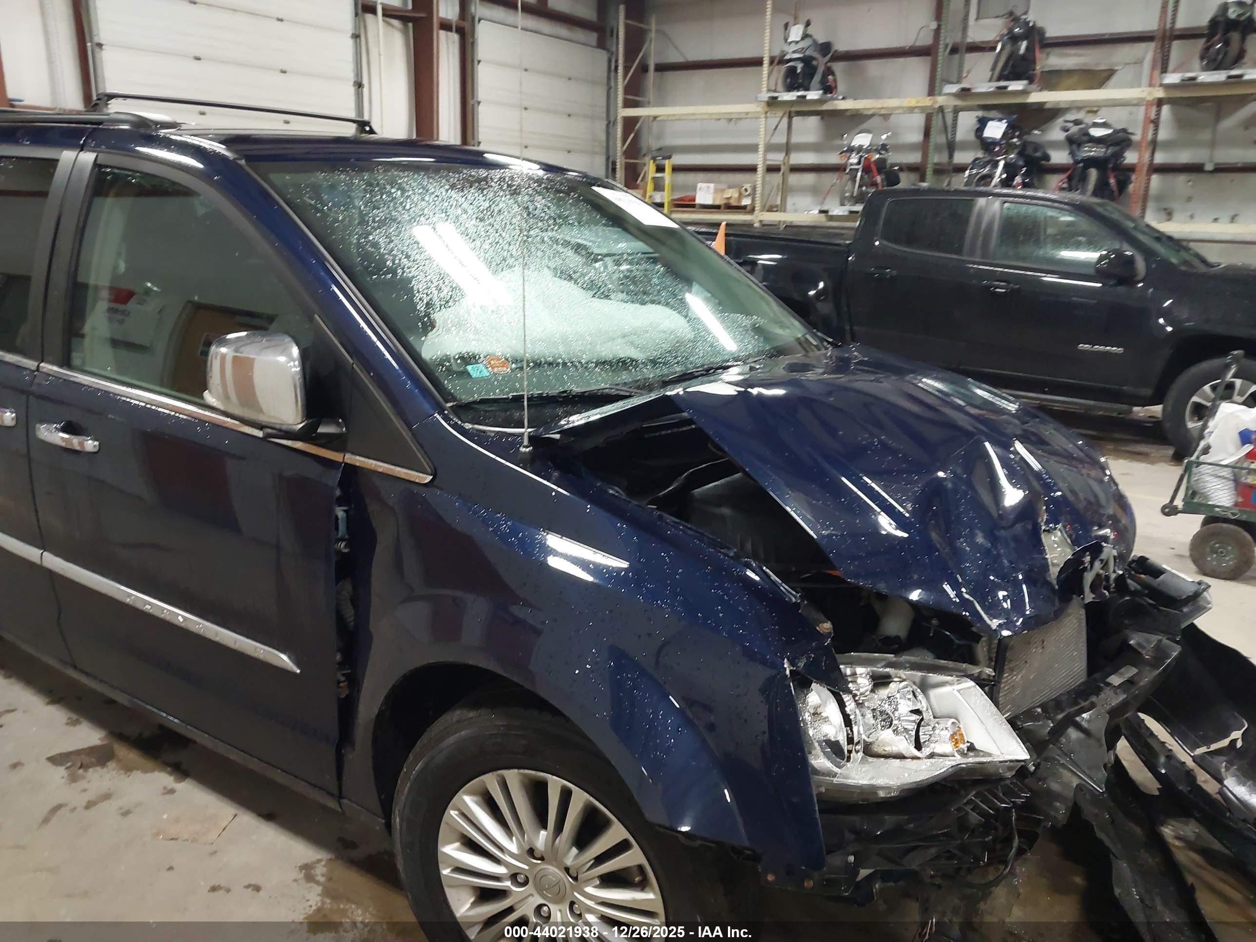 CHRYSLER TOWN image 6