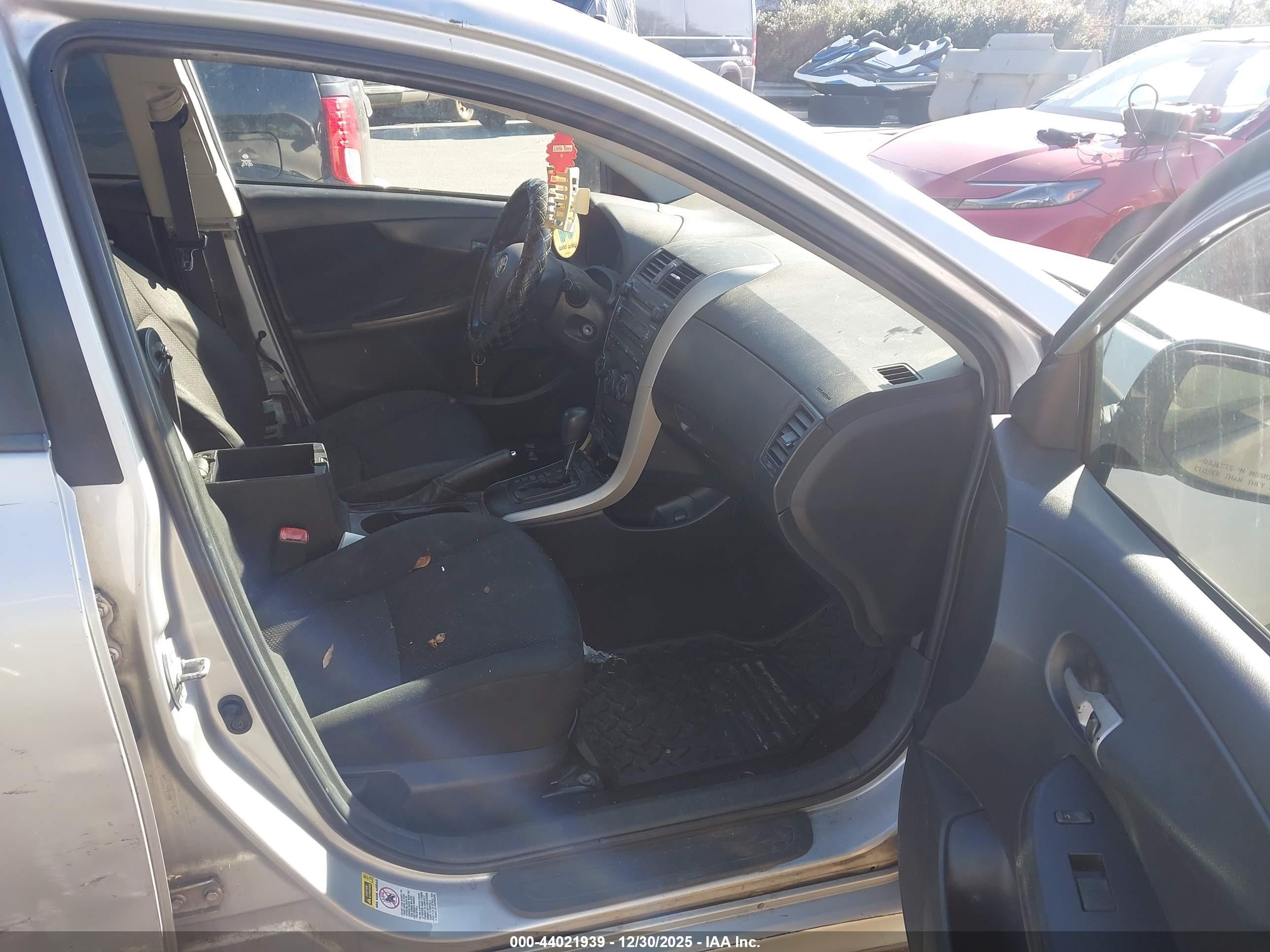 TOYOTA COROLLA image 5