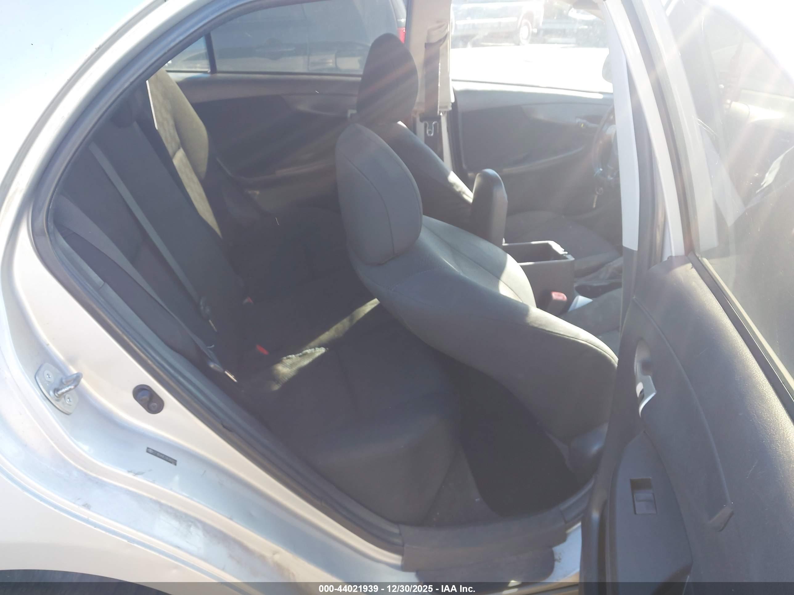 TOYOTA COROLLA image 8
