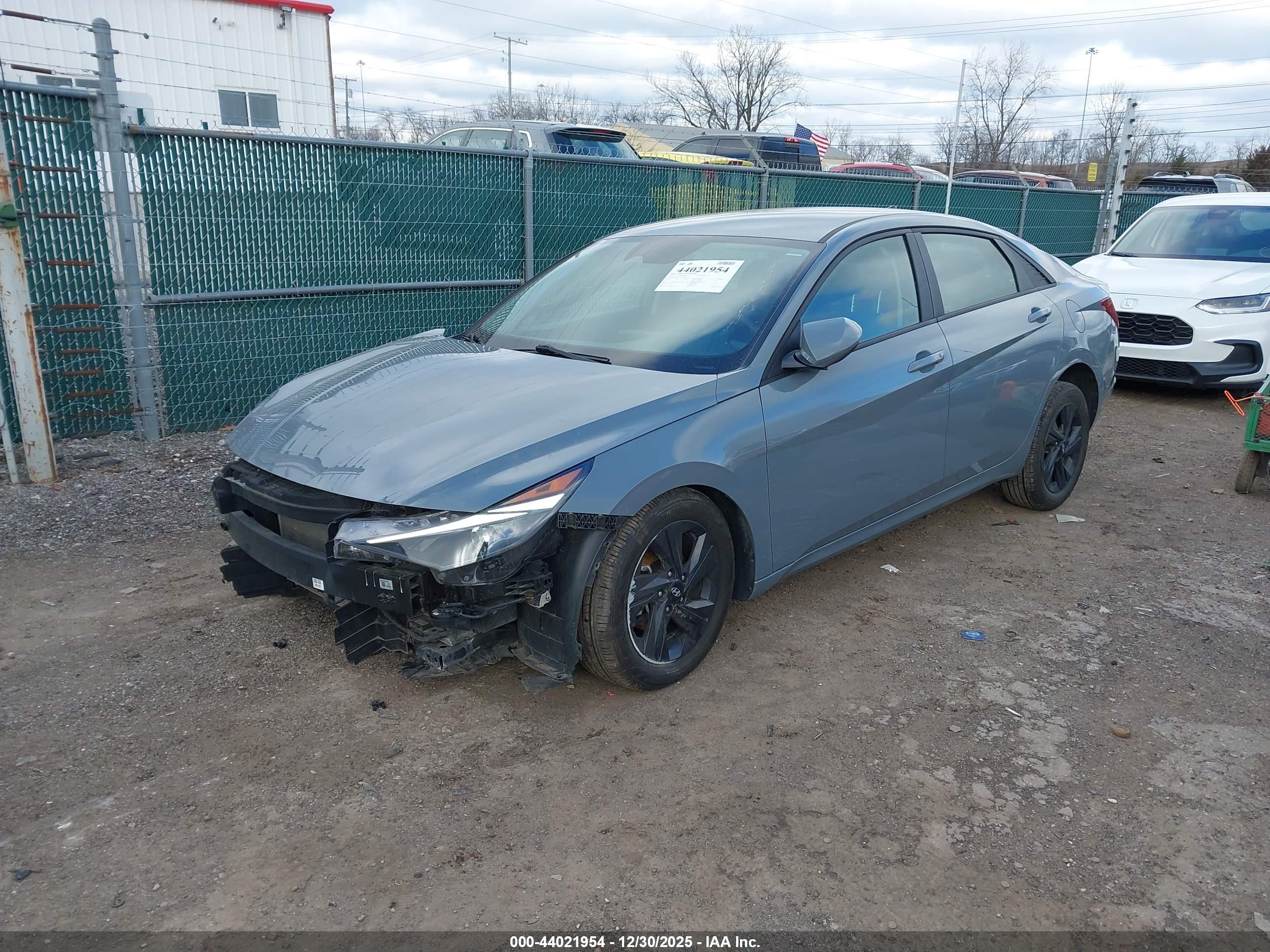 HYUNDAI ELANTRA image 2
