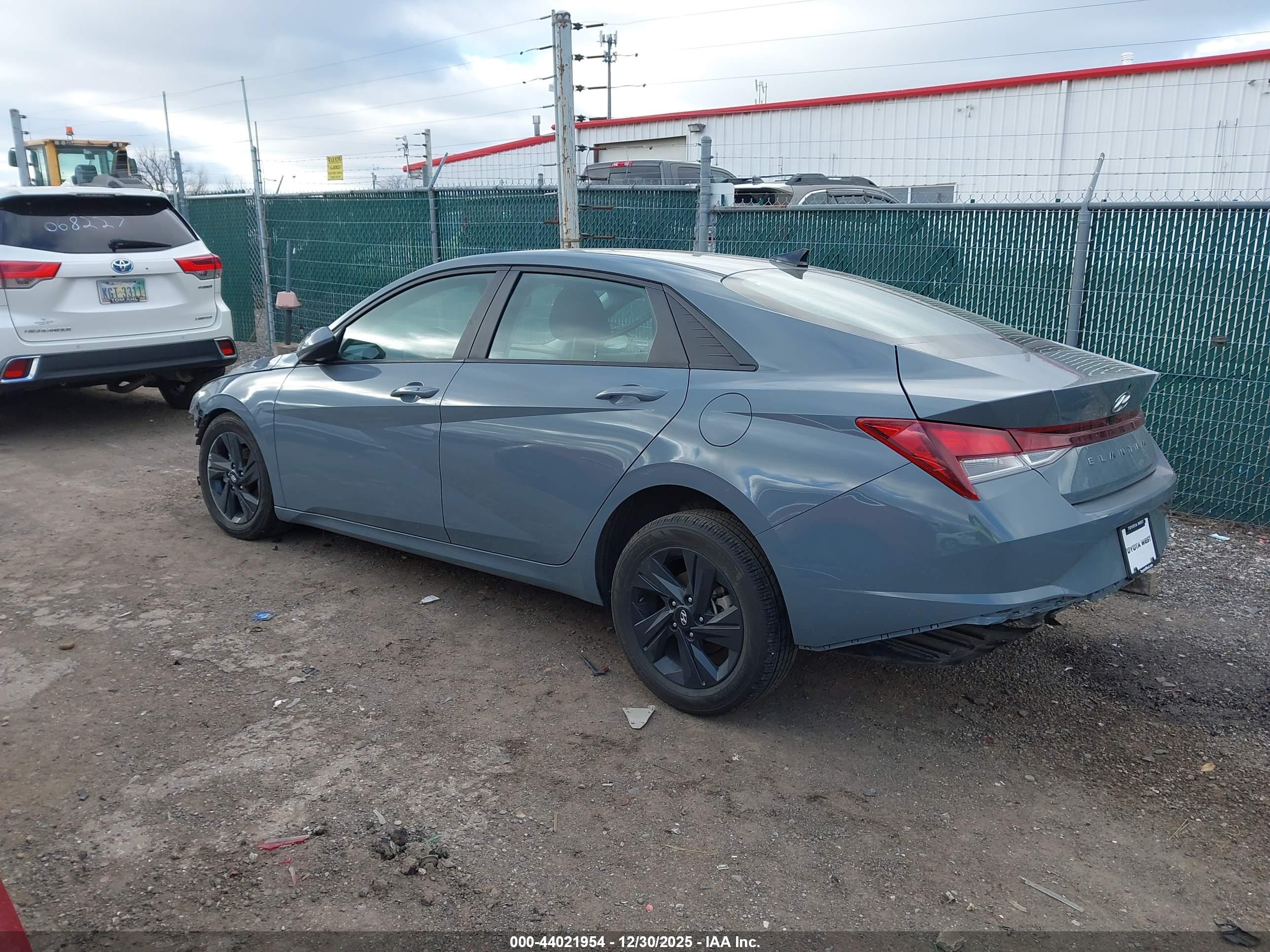 HYUNDAI ELANTRA image 3