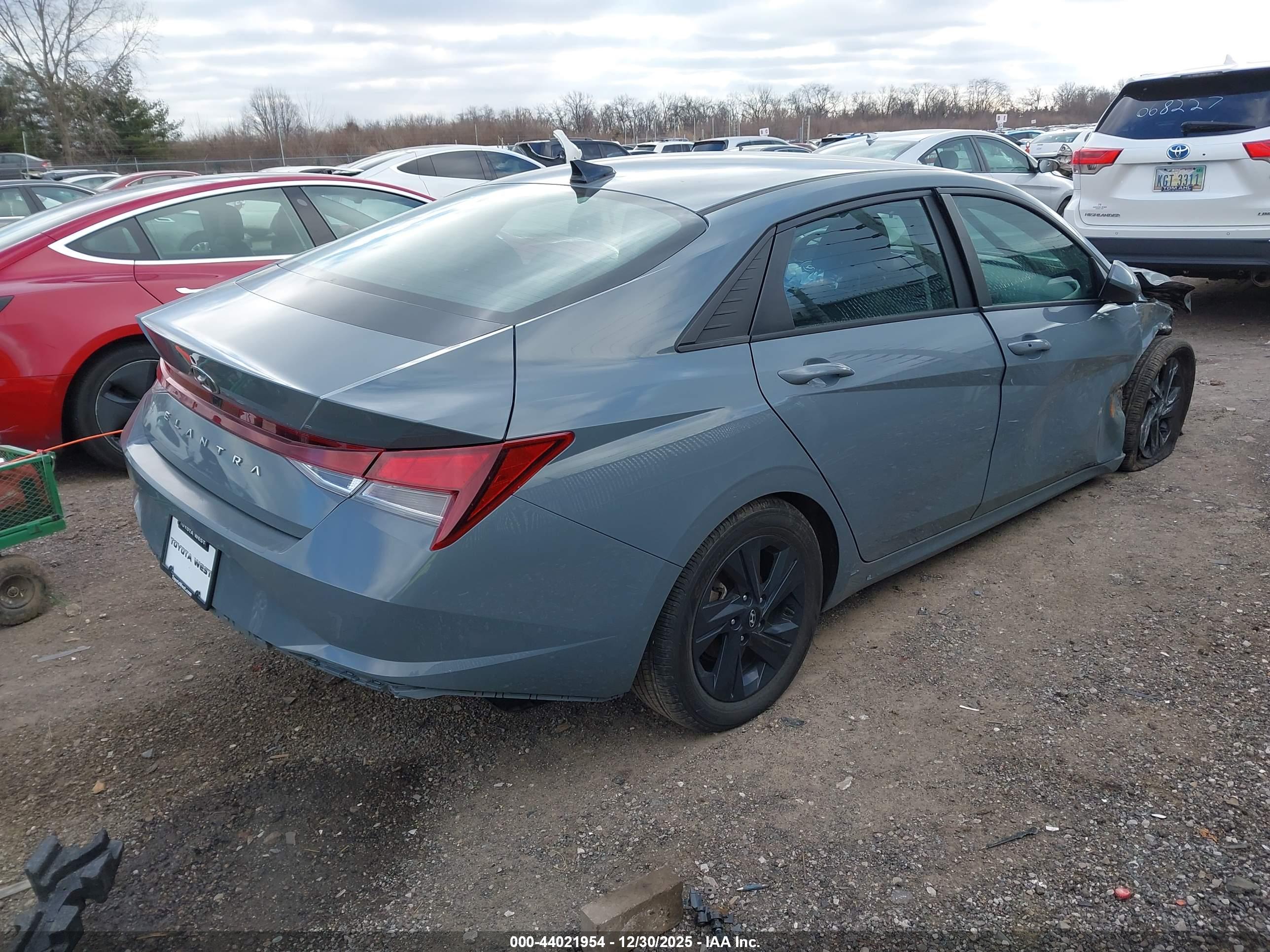 HYUNDAI ELANTRA image 4