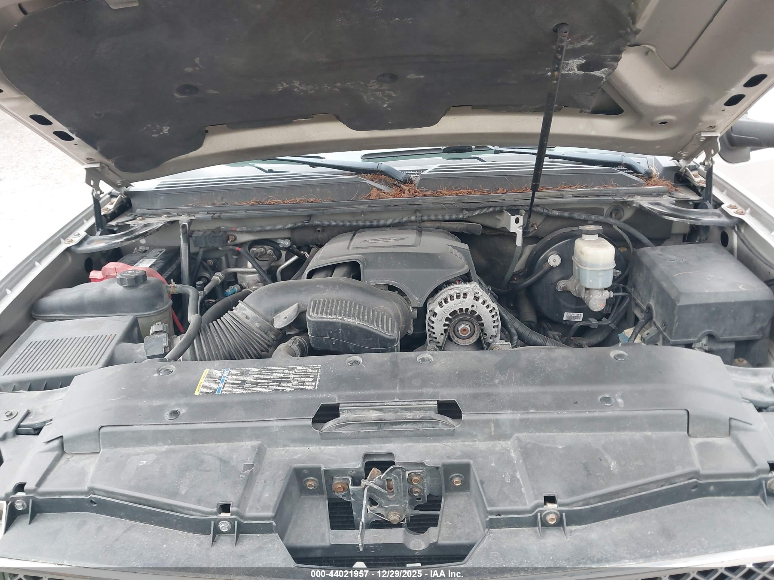 CHEVROLET SUBURBAN image 10