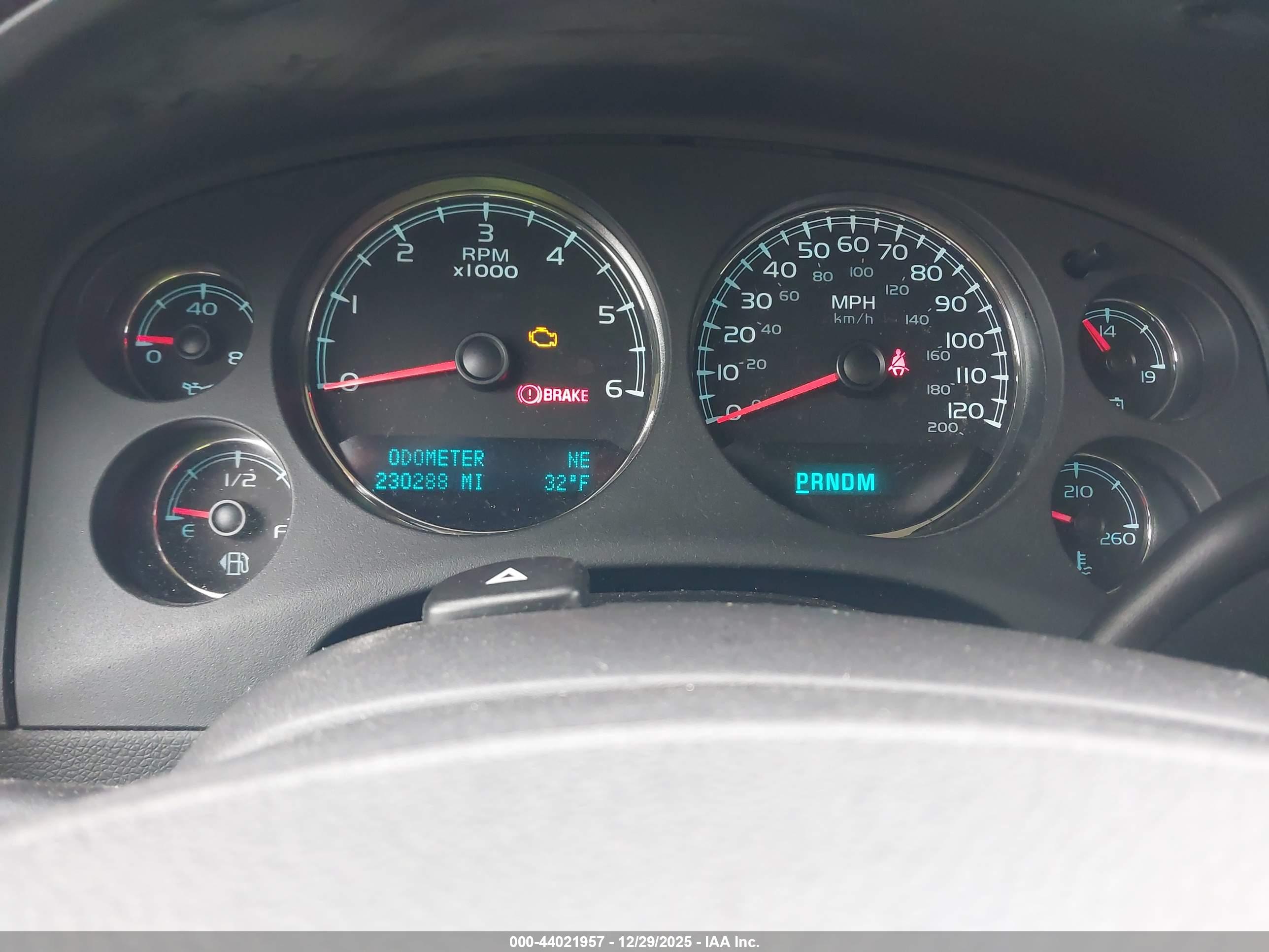 CHEVROLET SUBURBAN image 7