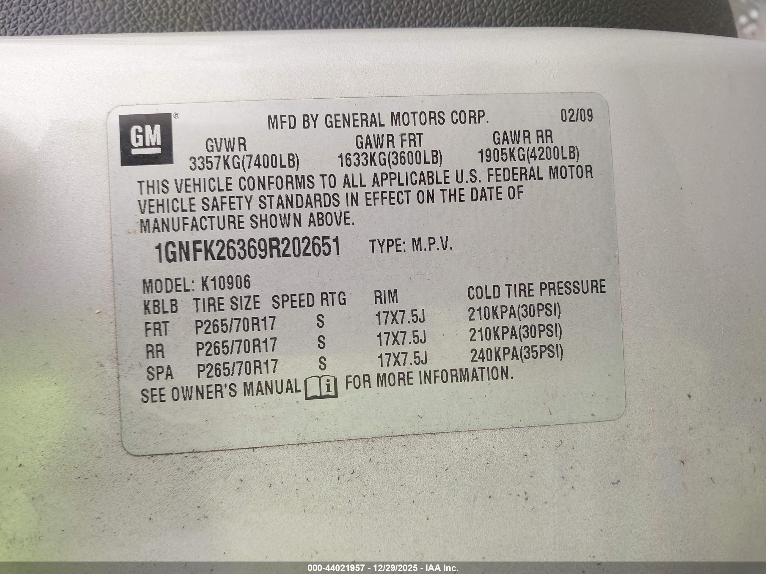 CHEVROLET SUBURBAN image 9