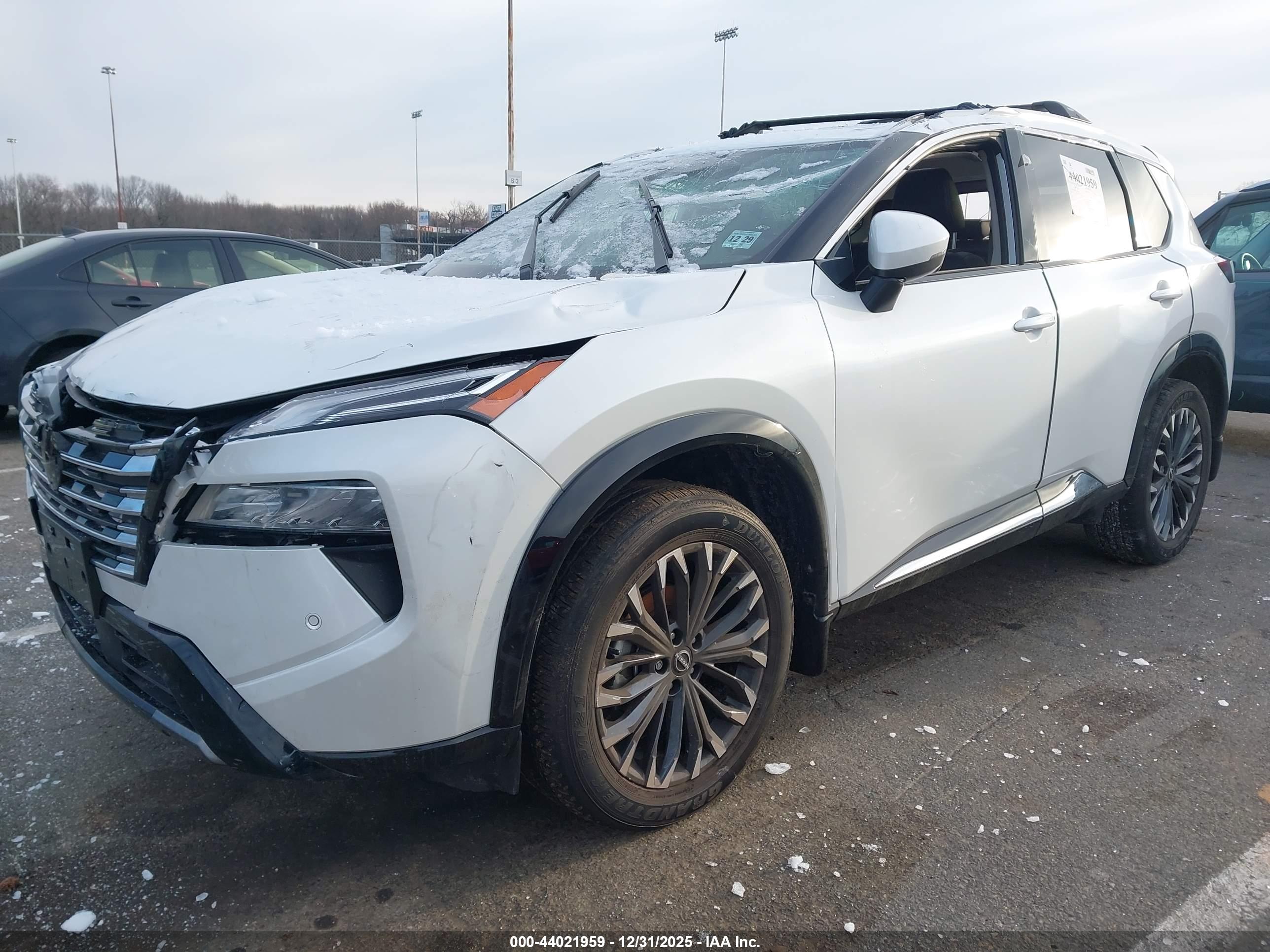 NISSAN ROGUE image 2