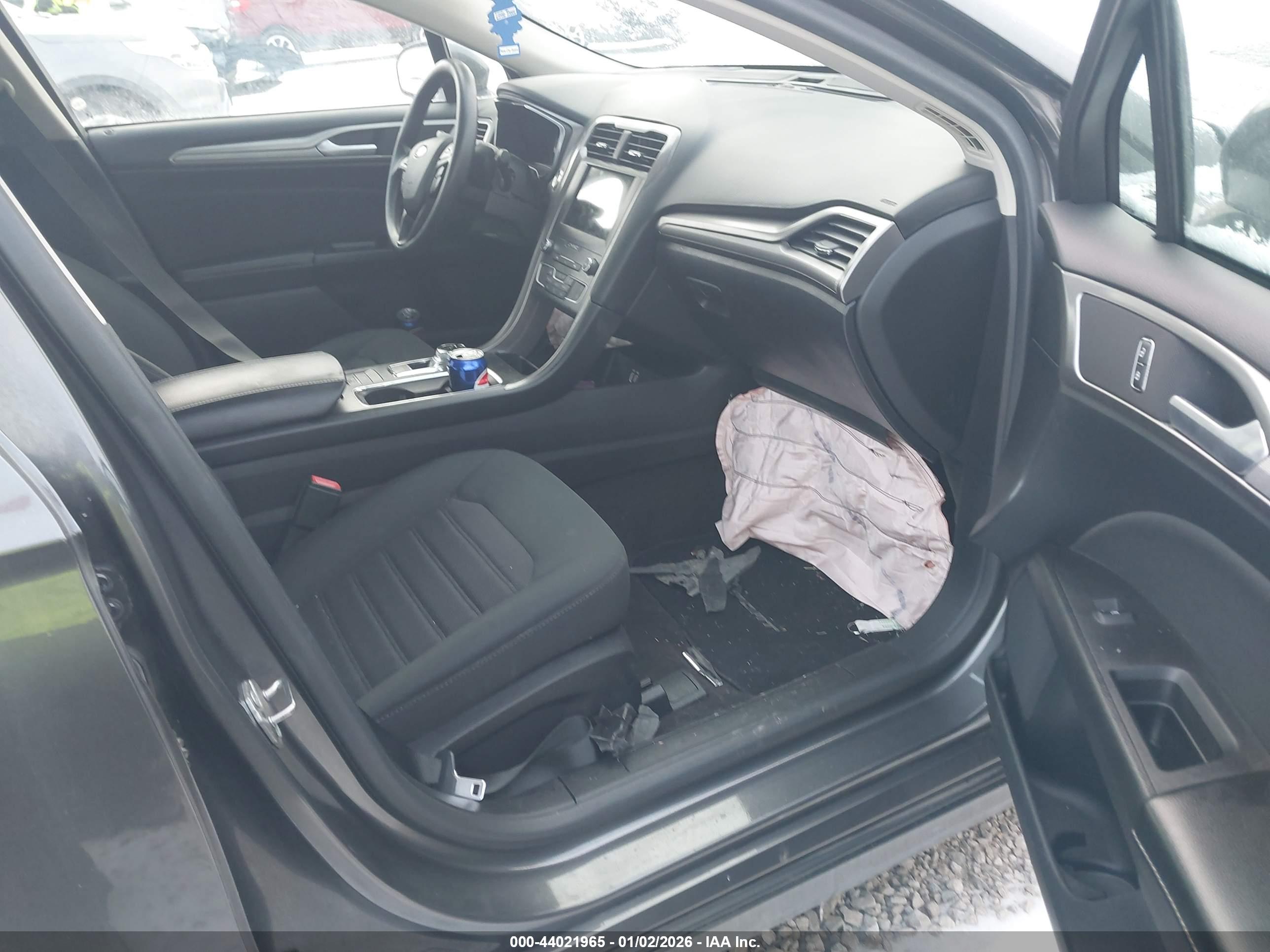 FORD FUSION image 5