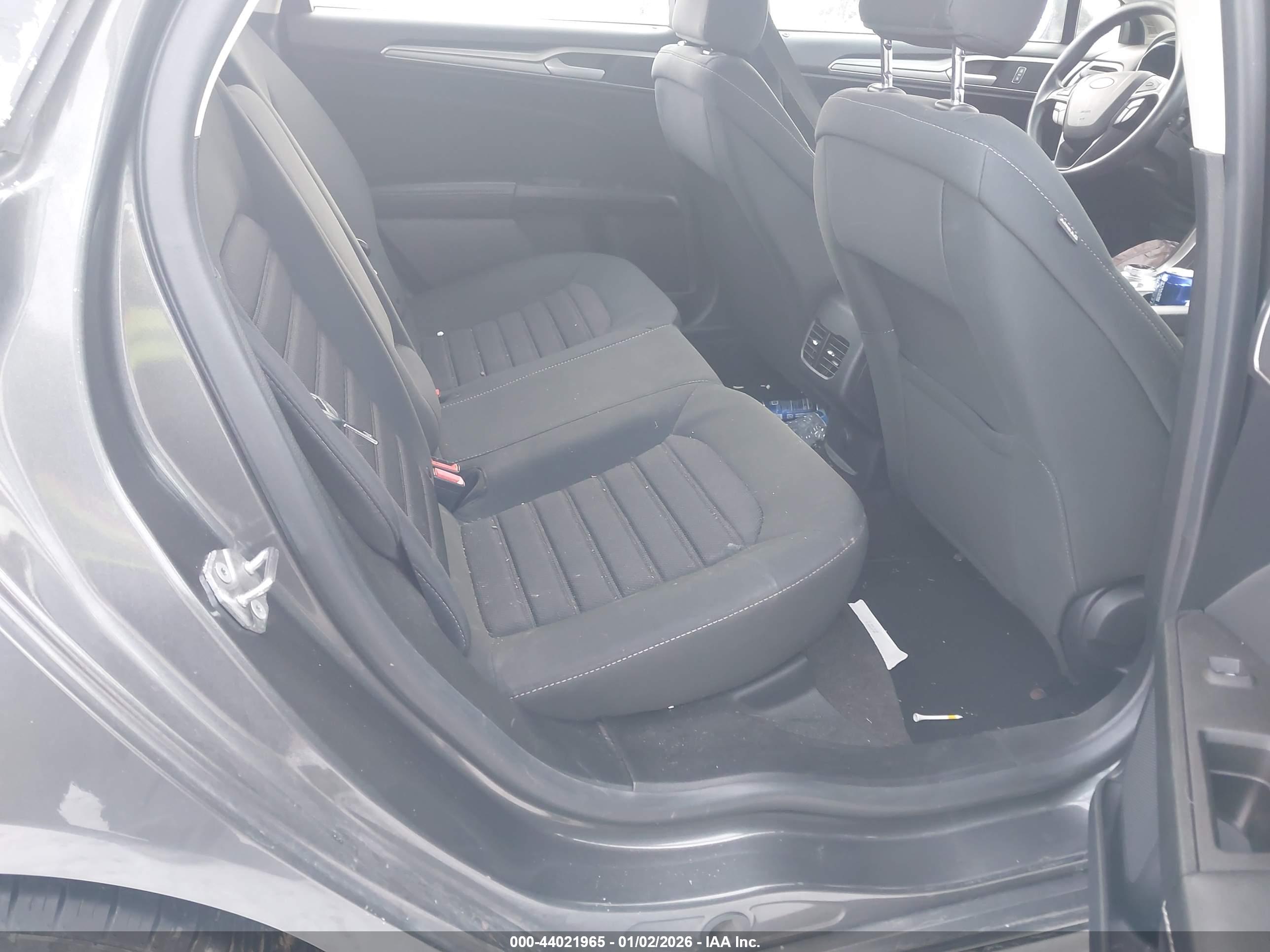 FORD FUSION image 8