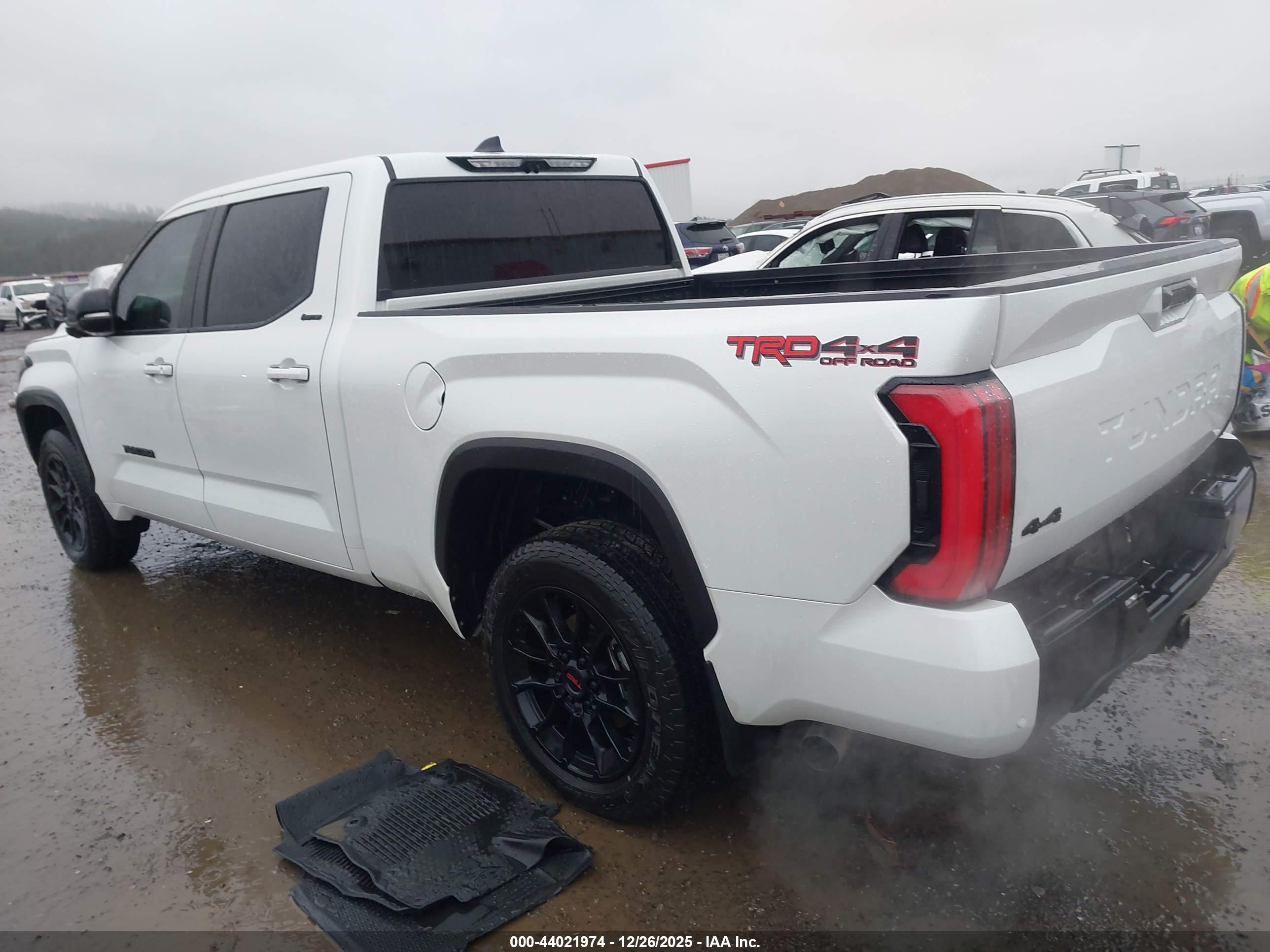 TOYOTA TUNDRA image 3