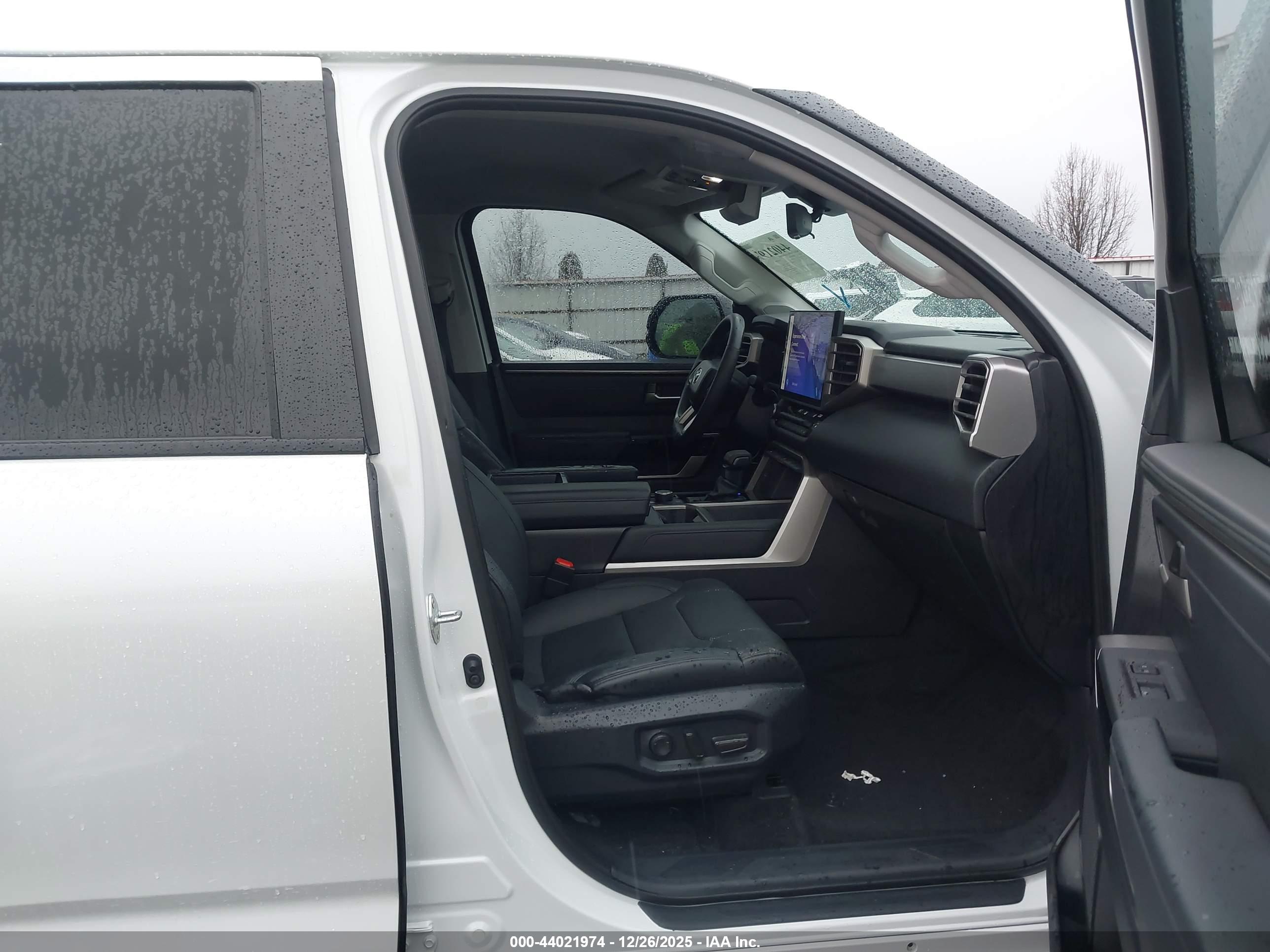 TOYOTA TUNDRA image 5