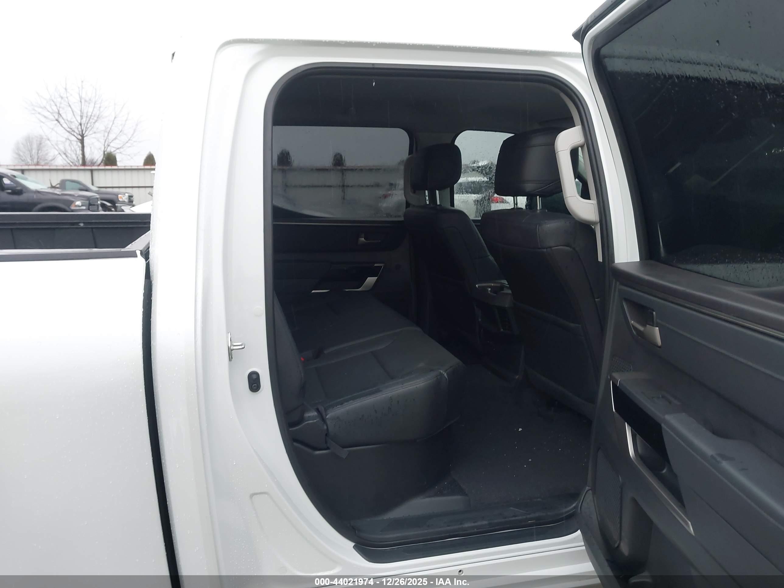 TOYOTA TUNDRA image 8