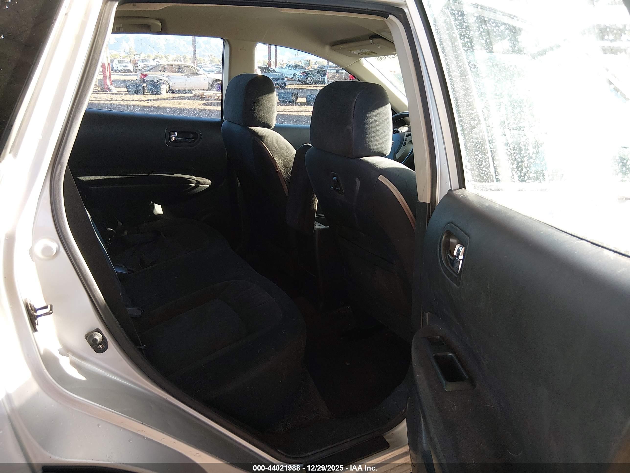 NISSAN ROGUE image 8